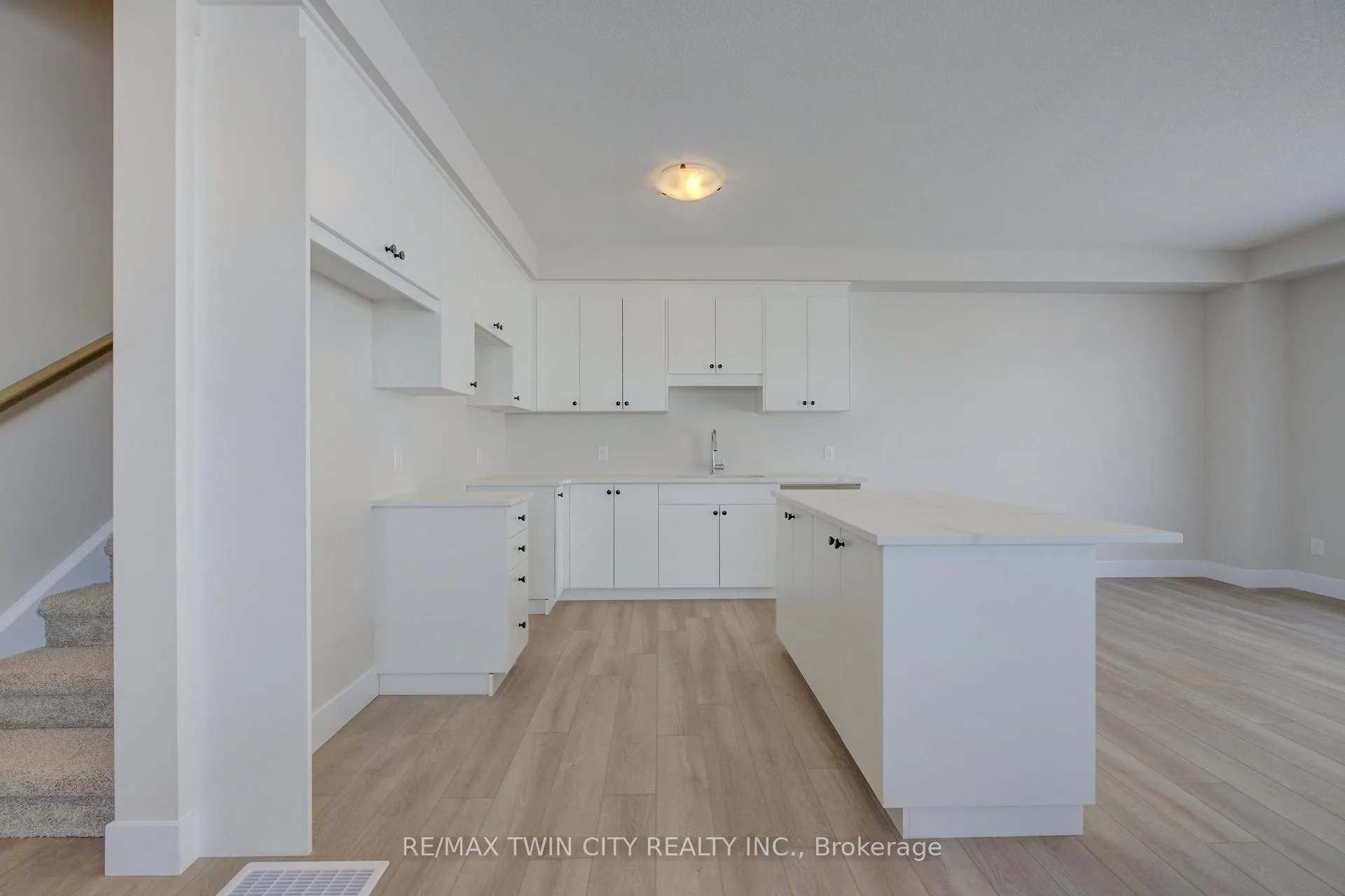 Photo 2 of 169 Dunnigan Drive, Kitchener — HOMEH
