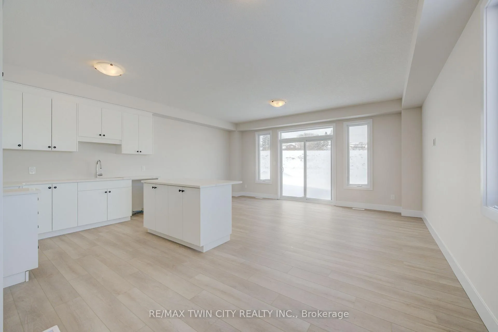 Photo 4 of 169 Dunnigan Drive, Kitchener — HOMEH