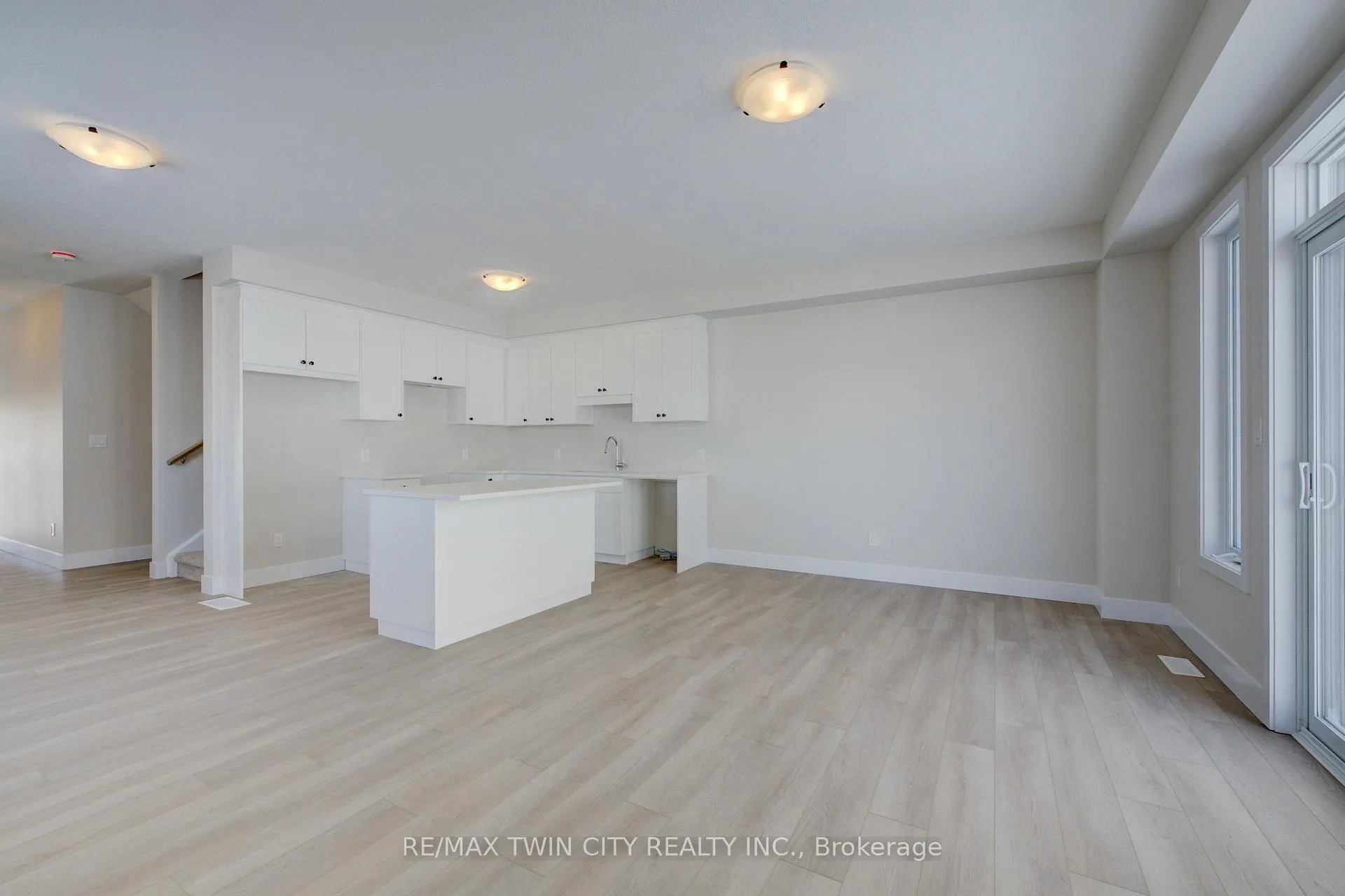 Photo 5 of 169 Dunnigan Drive, Kitchener — HOMEH