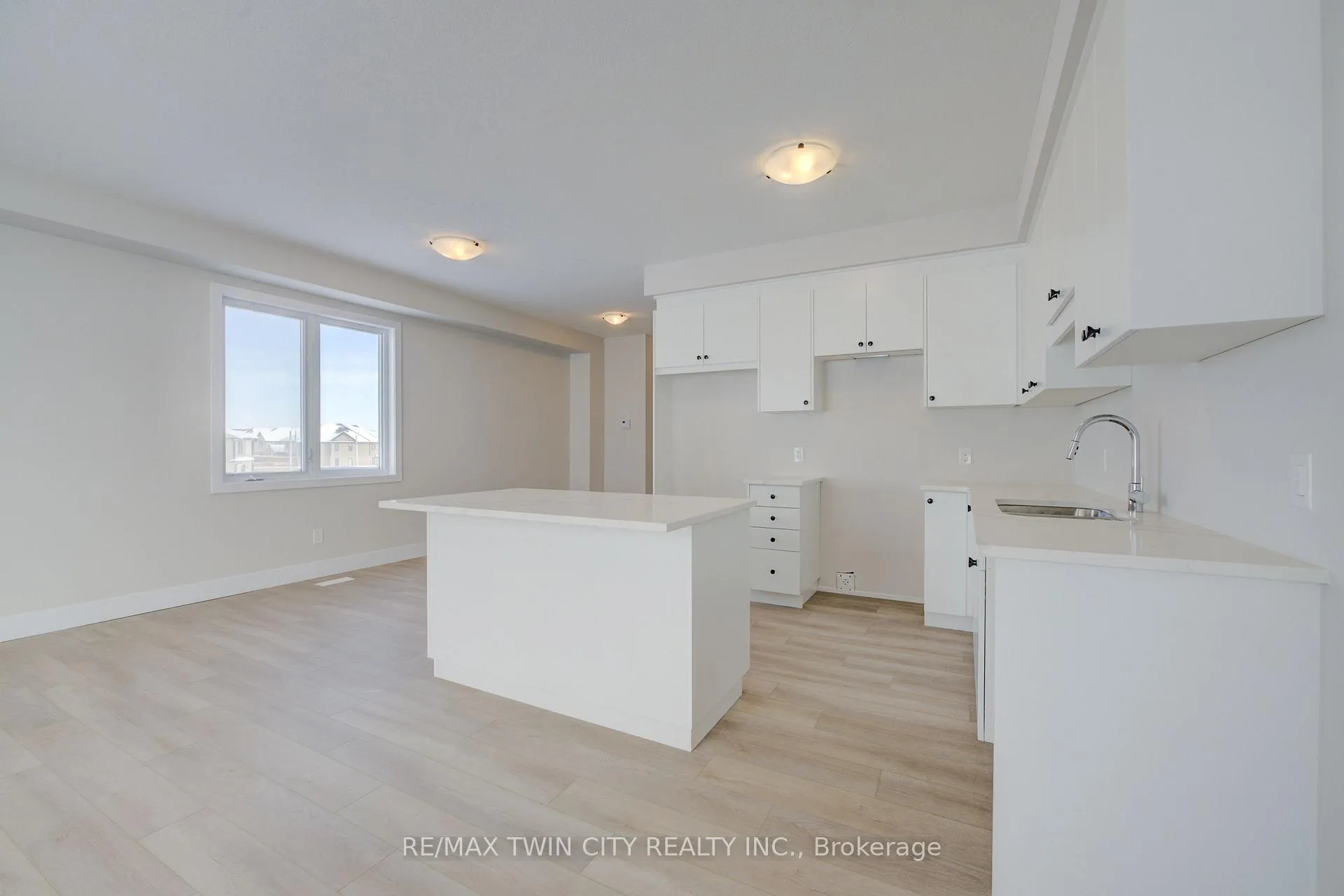 Photo 7 of 169 Dunnigan Drive, Kitchener — HOMEH