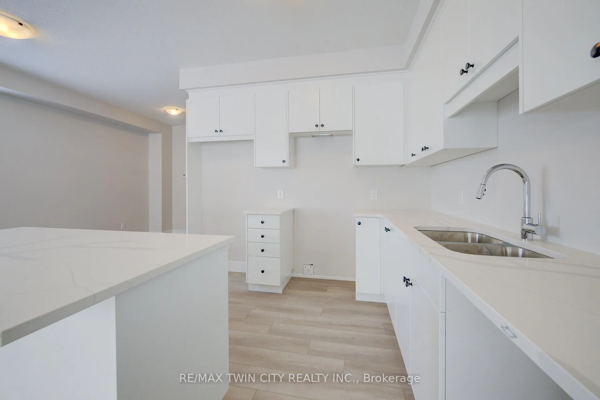 Photo 8 of 169 Dunnigan Drive, Kitchener — HOMEH