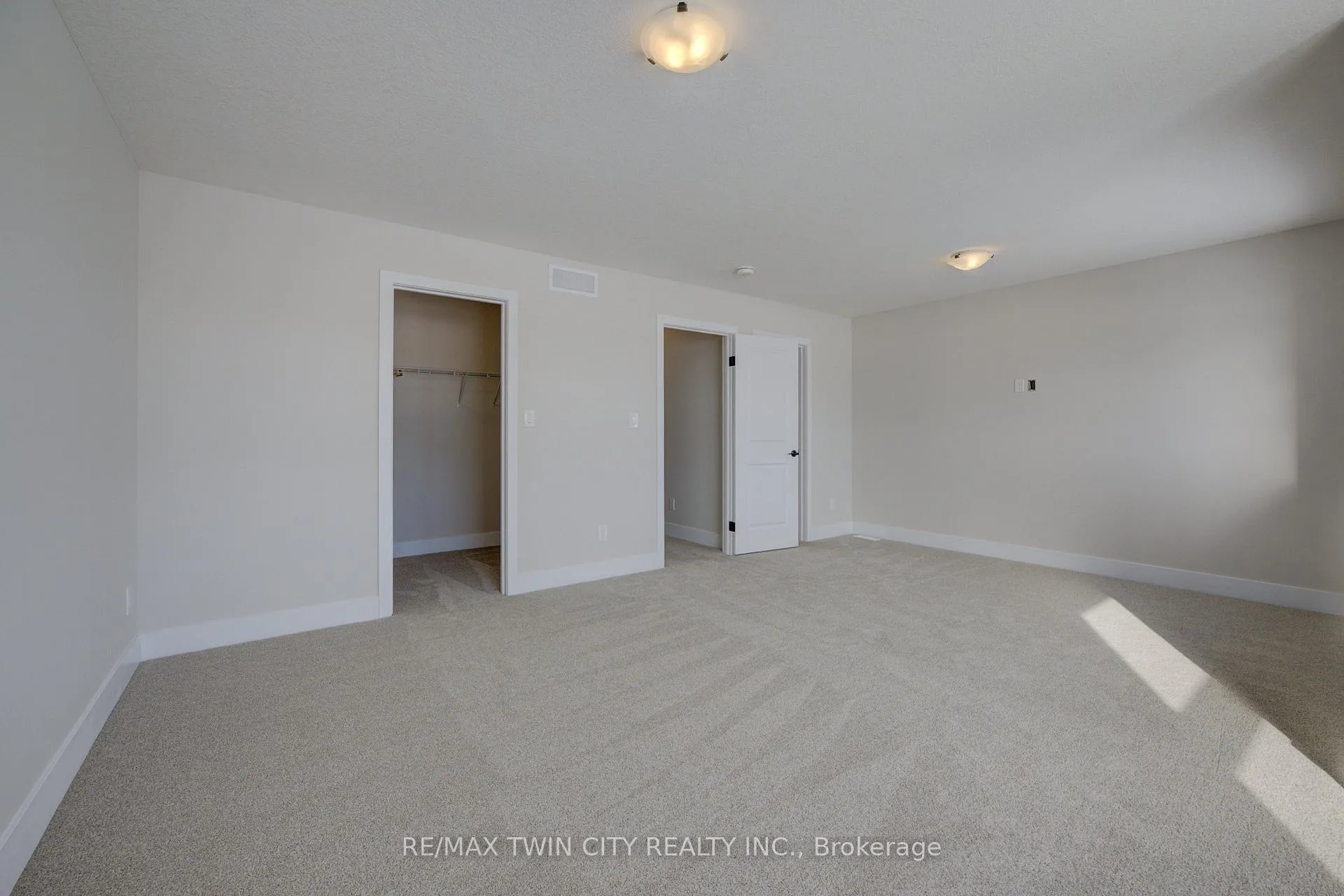 Photo 15 of 169 Dunnigan Drive, Kitchener — HOMEH