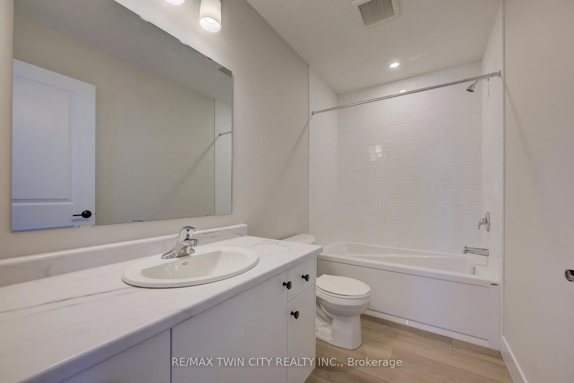 Photo 23 of 169 Dunnigan Drive, Kitchener — HOMEH