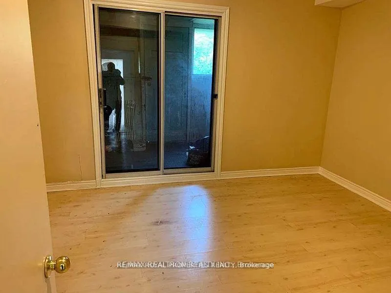 Photo 5 of Unit 2nd Floor, 352 Pape Avenue, Toronto, South Riverdale — HOMEH