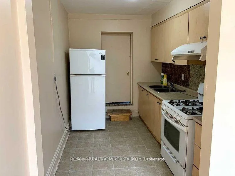 Photo 6 of Unit 2nd Floor, 352 Pape Avenue, Toronto, South Riverdale — HOMEH