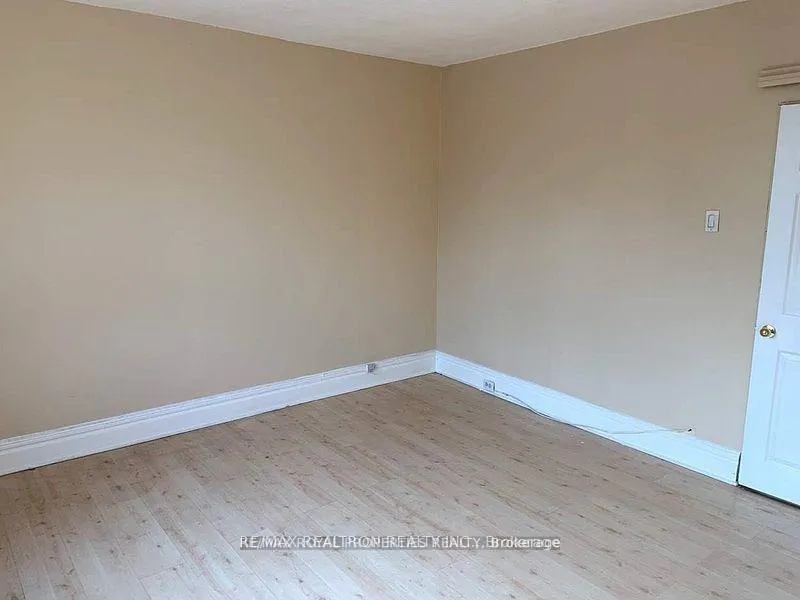 Photo 8 of Unit 2nd Floor, 352 Pape Avenue, Toronto, South Riverdale — HOMEH