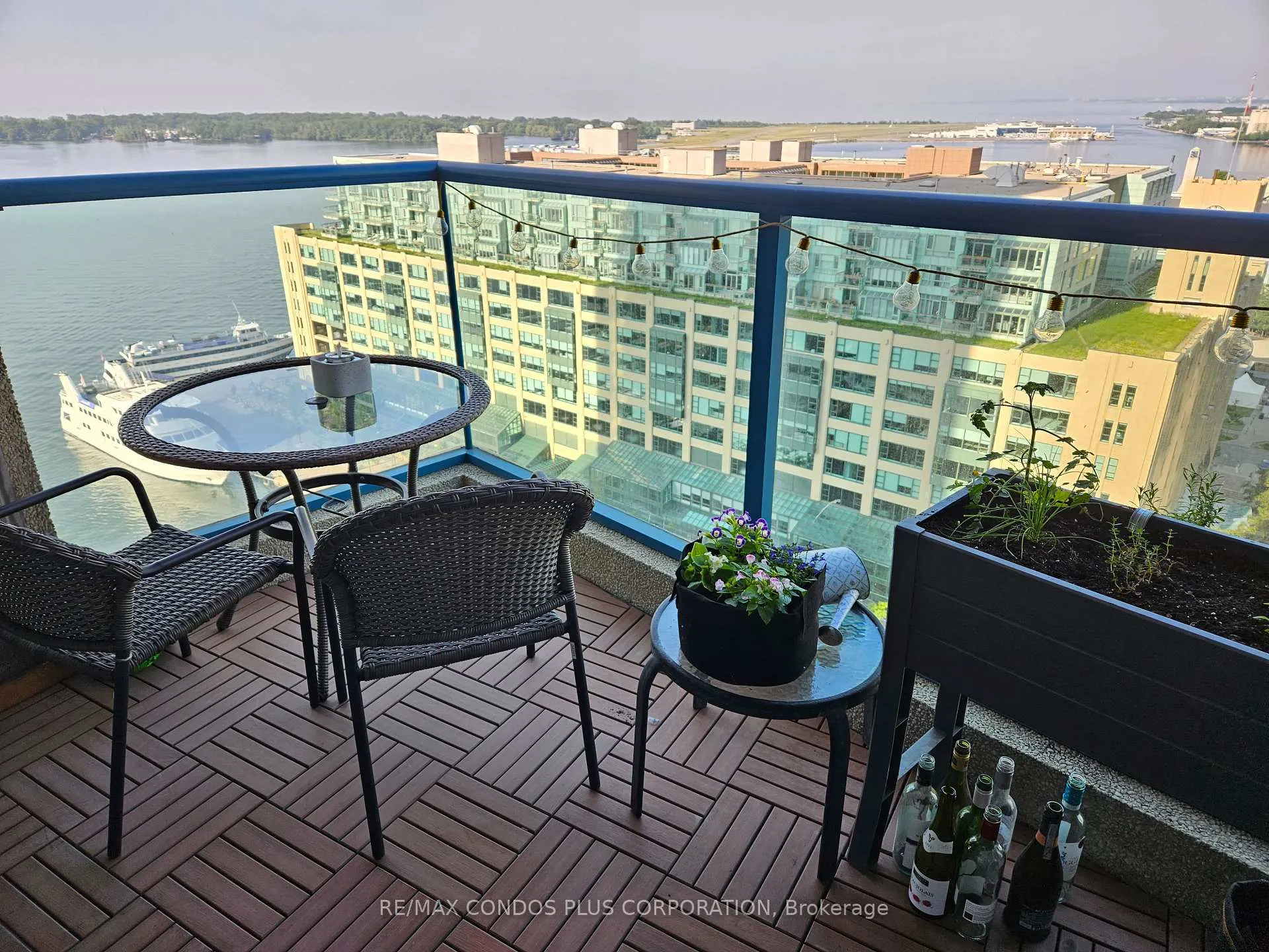 Photo 5 of Unit 2010, 77 Harbour Square, Toronto, Waterfront Communities — HOMEH