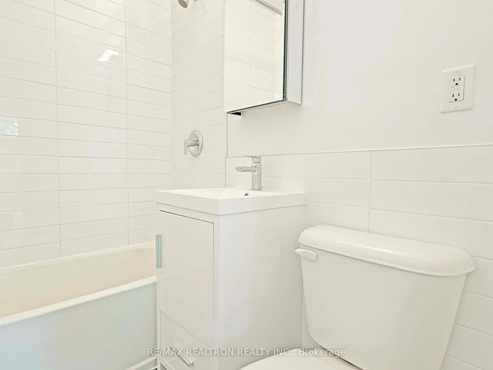 Front of Unit 109, 1545 Bathurst Street
