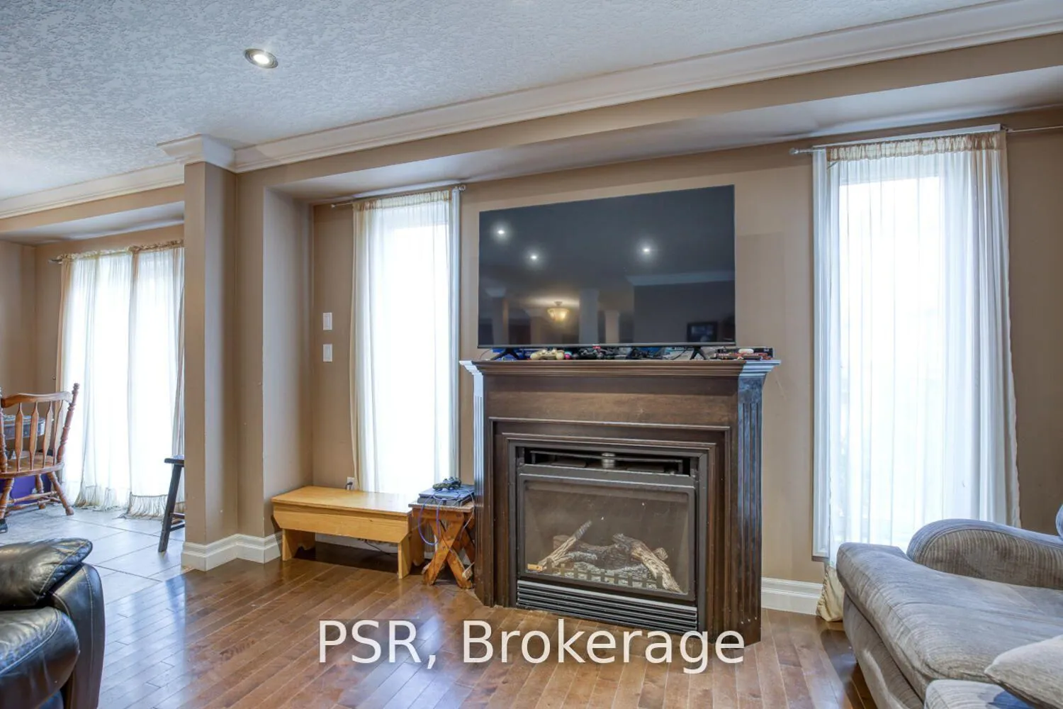 Photo 2 of 38 Huck Crescent, Kitchener — HOMEH