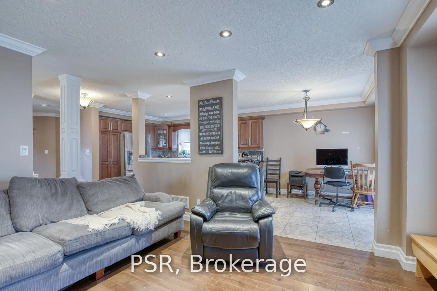 Photo 3 of 38 Huck Crescent, Kitchener — HOMEH