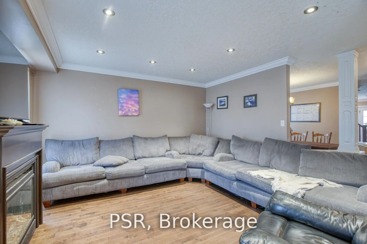 Photo 4 of 38 Huck Crescent, Kitchener — HOMEH
