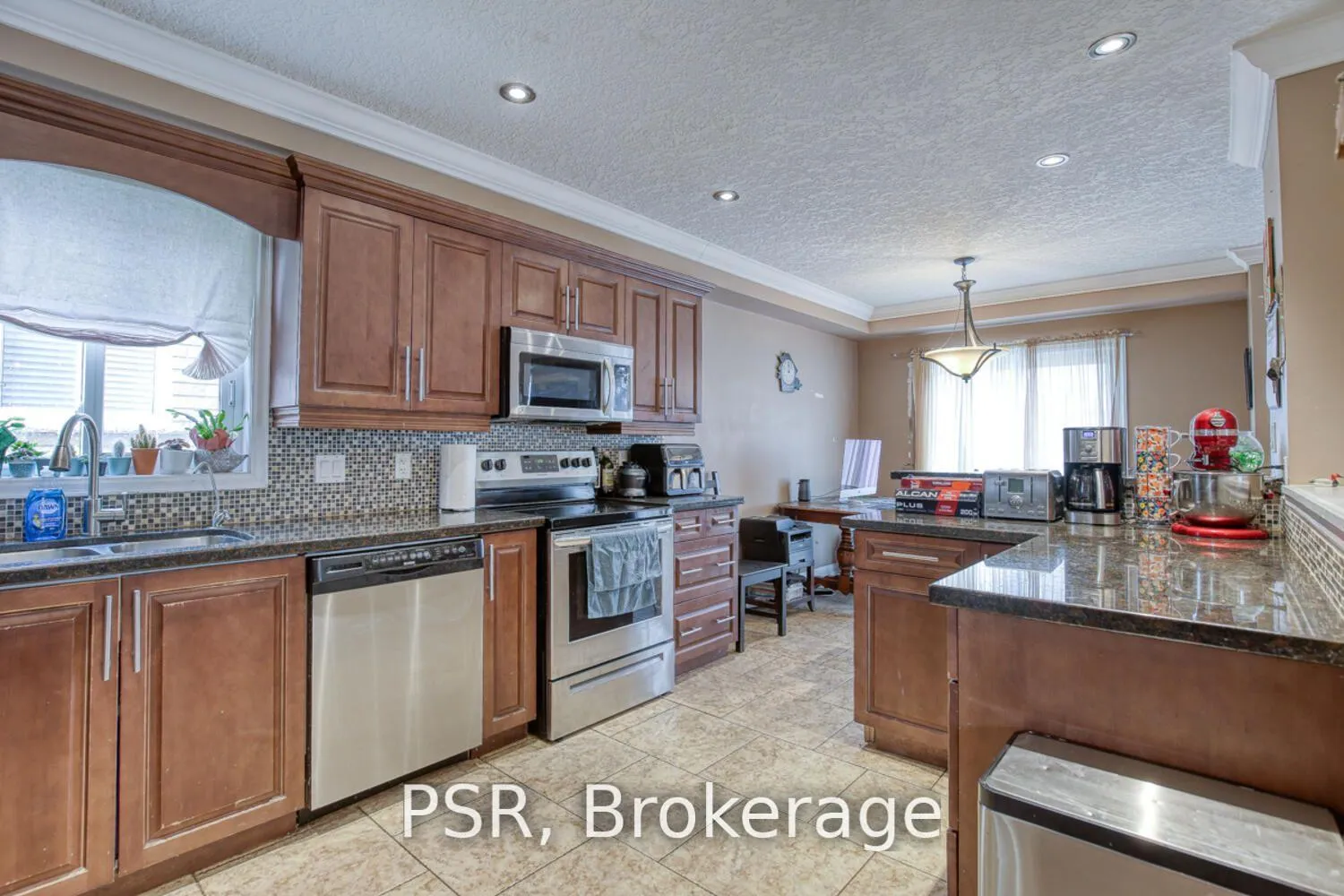 Photo 7 of 38 Huck Crescent, Kitchener — HOMEH