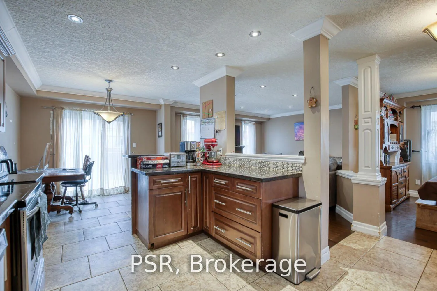 Photo 9 of 38 Huck Crescent, Kitchener — HOMEH