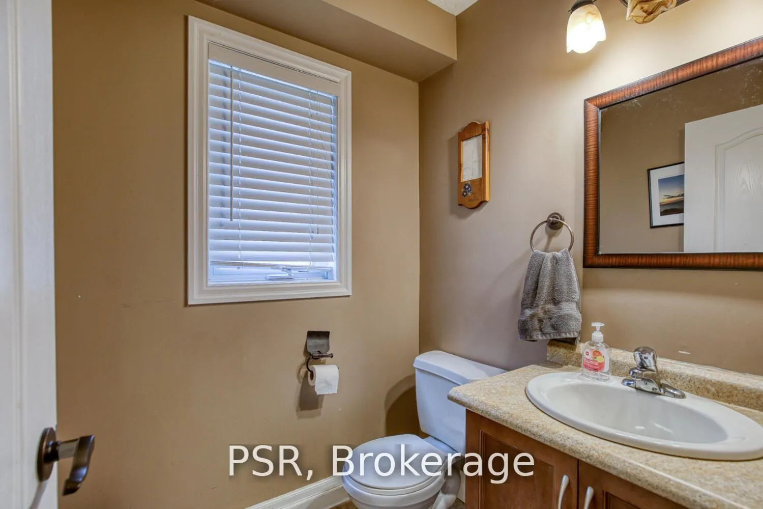 Photo 10 of 38 Huck Crescent, Kitchener — HOMEH