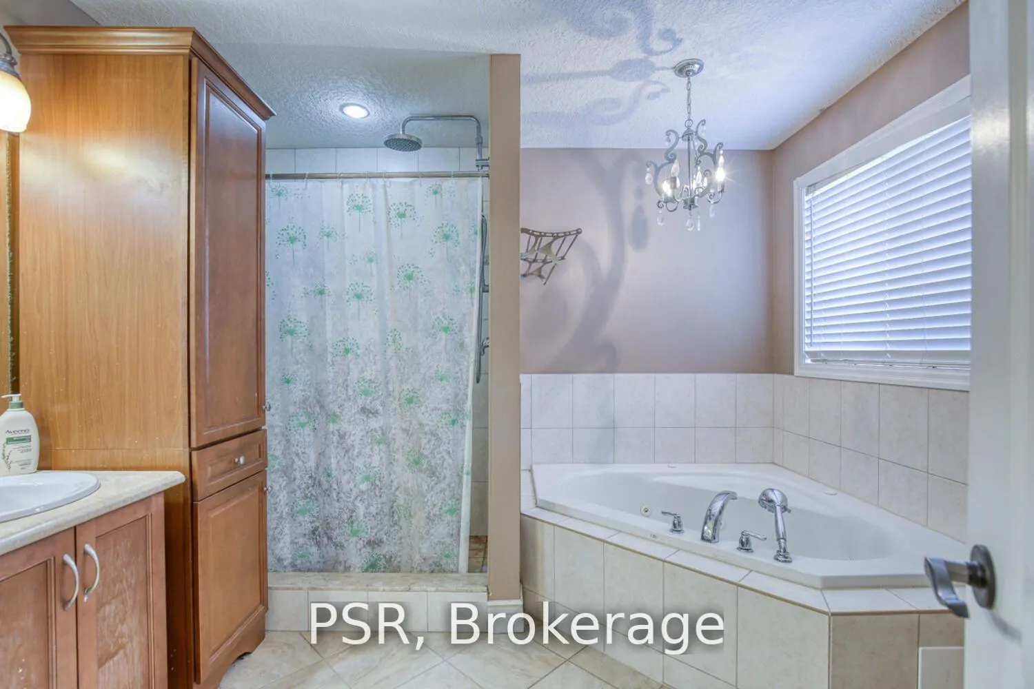 Photo 16 of 38 Huck Crescent, Kitchener — HOMEH