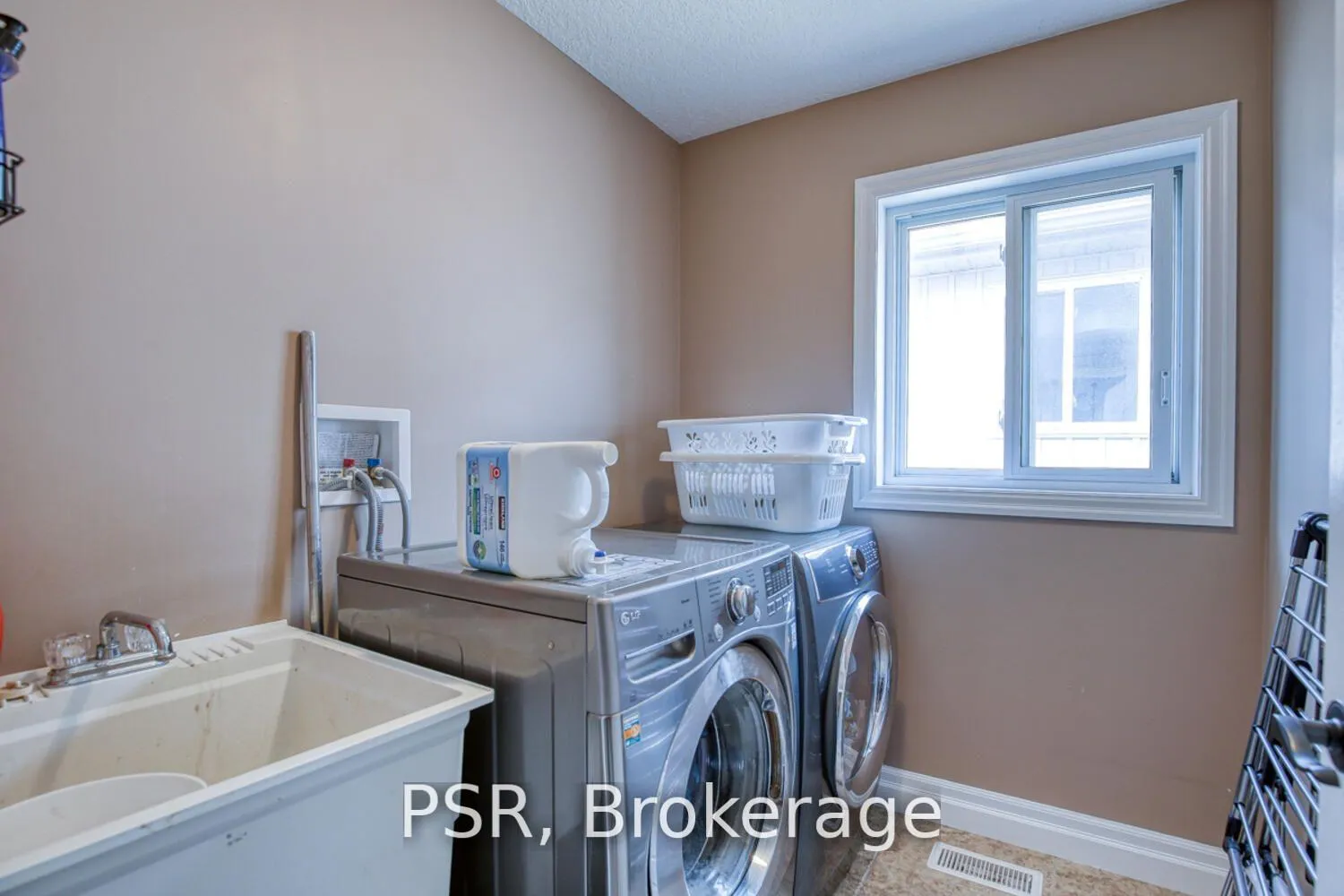 Photo 21 of 38 Huck Crescent, Kitchener — HOMEH