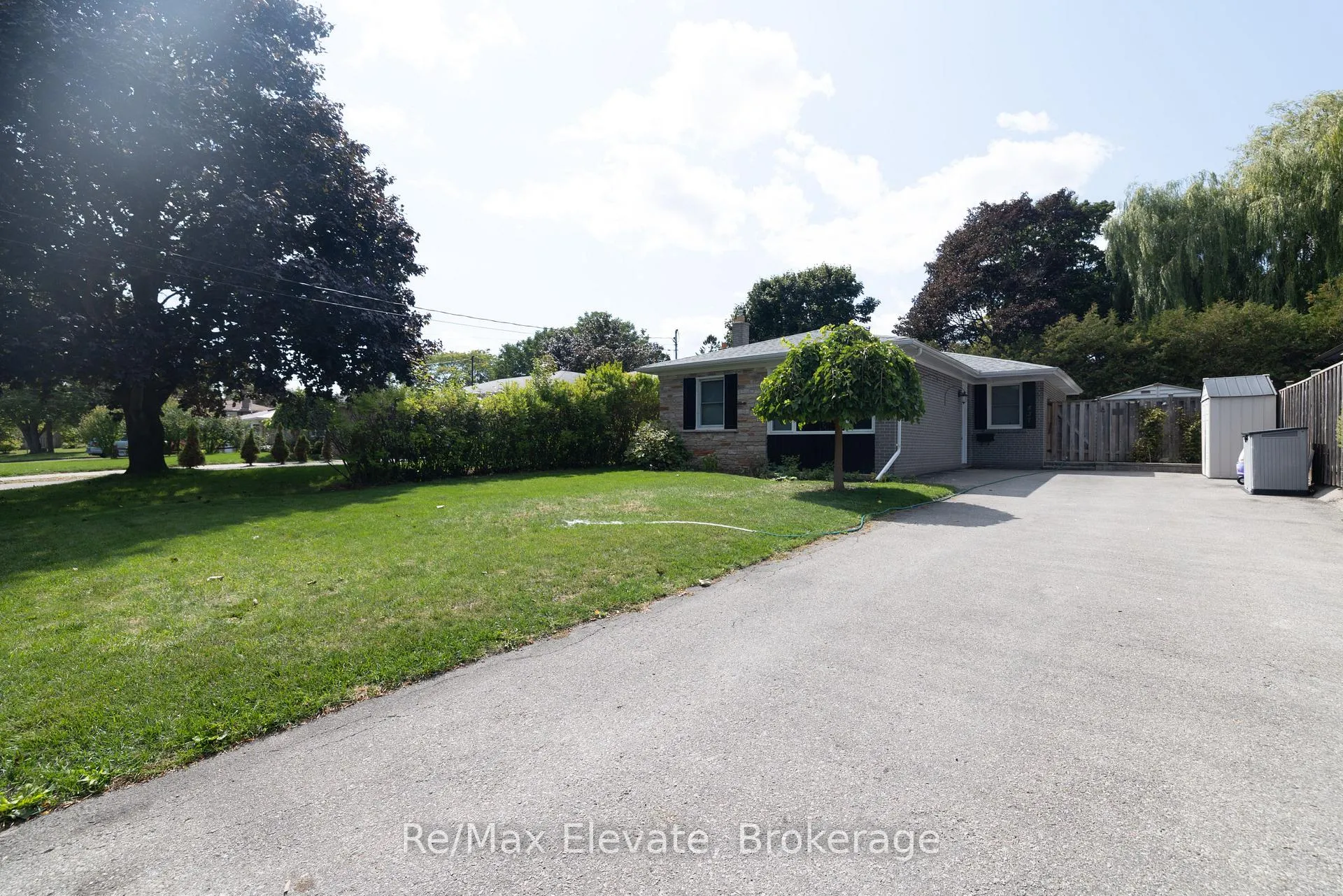 Photo 1 of 837 Sanok Drive, Pickering, West Shore — HOMEH