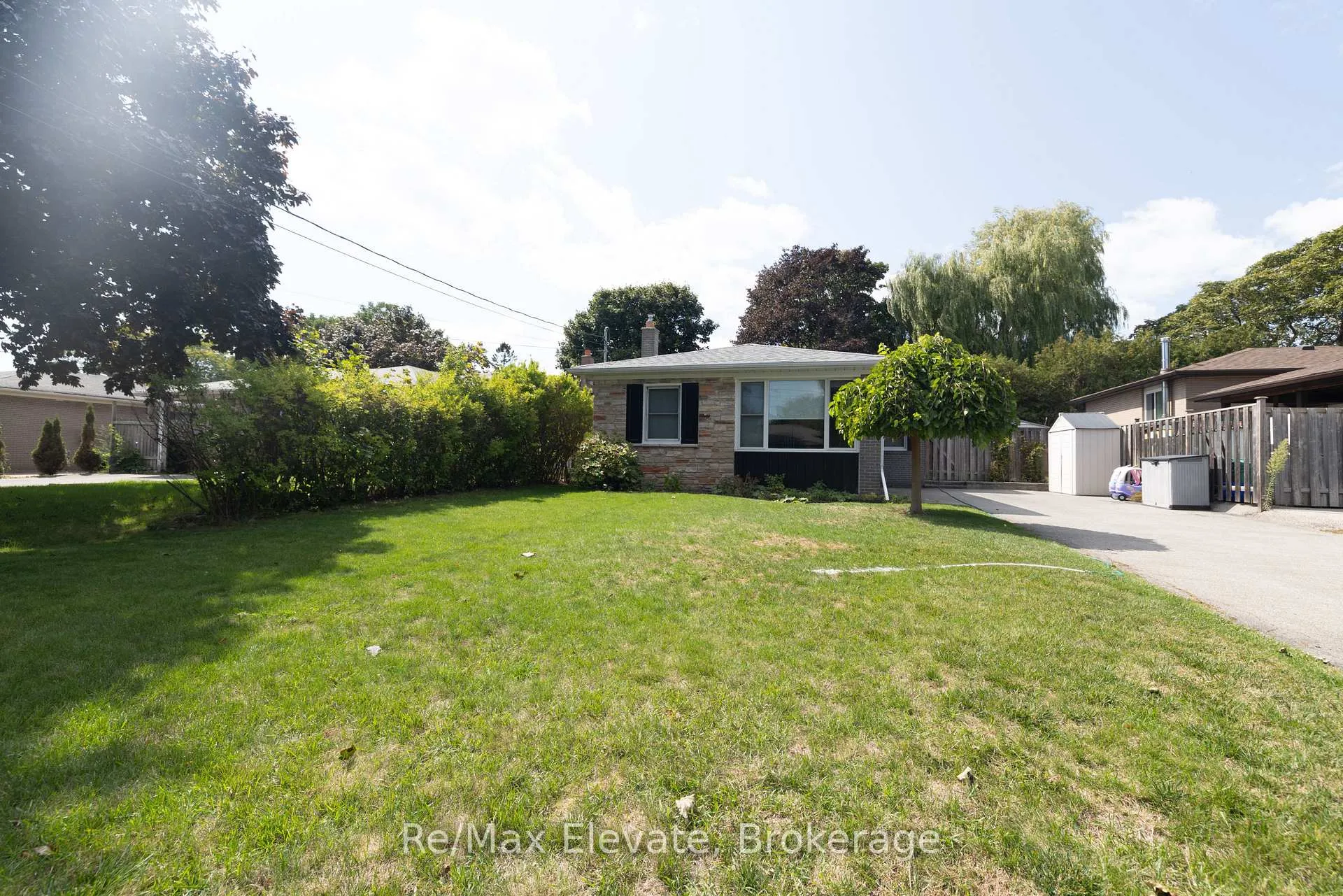 Photo 2 of 837 Sanok Drive, Pickering, West Shore — HOMEH