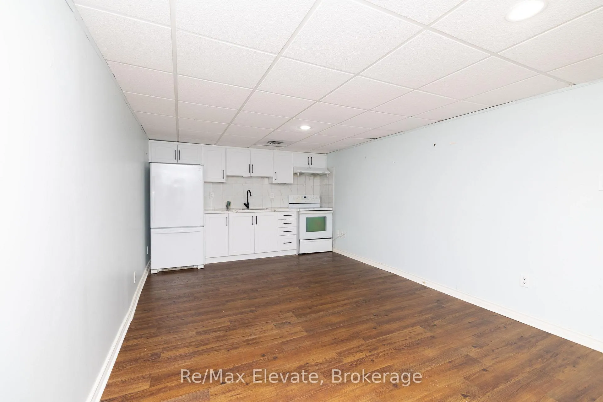 Photo 4 of 837 Sanok Drive, Pickering, West Shore — HOMEH