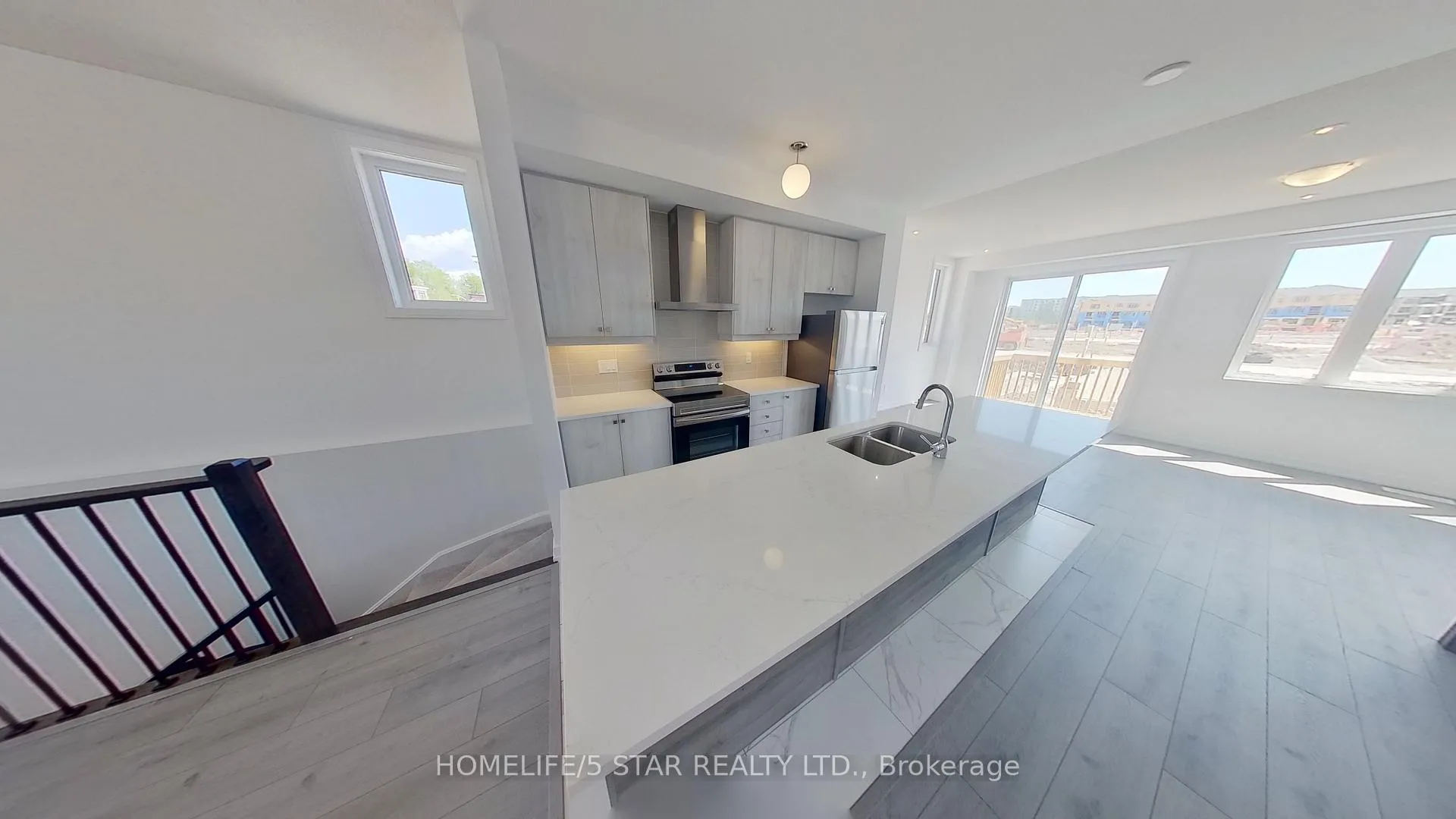 Photo 2 of 133 Blue Forest Crescent, Barrie, Innis-Shore — HOMEH