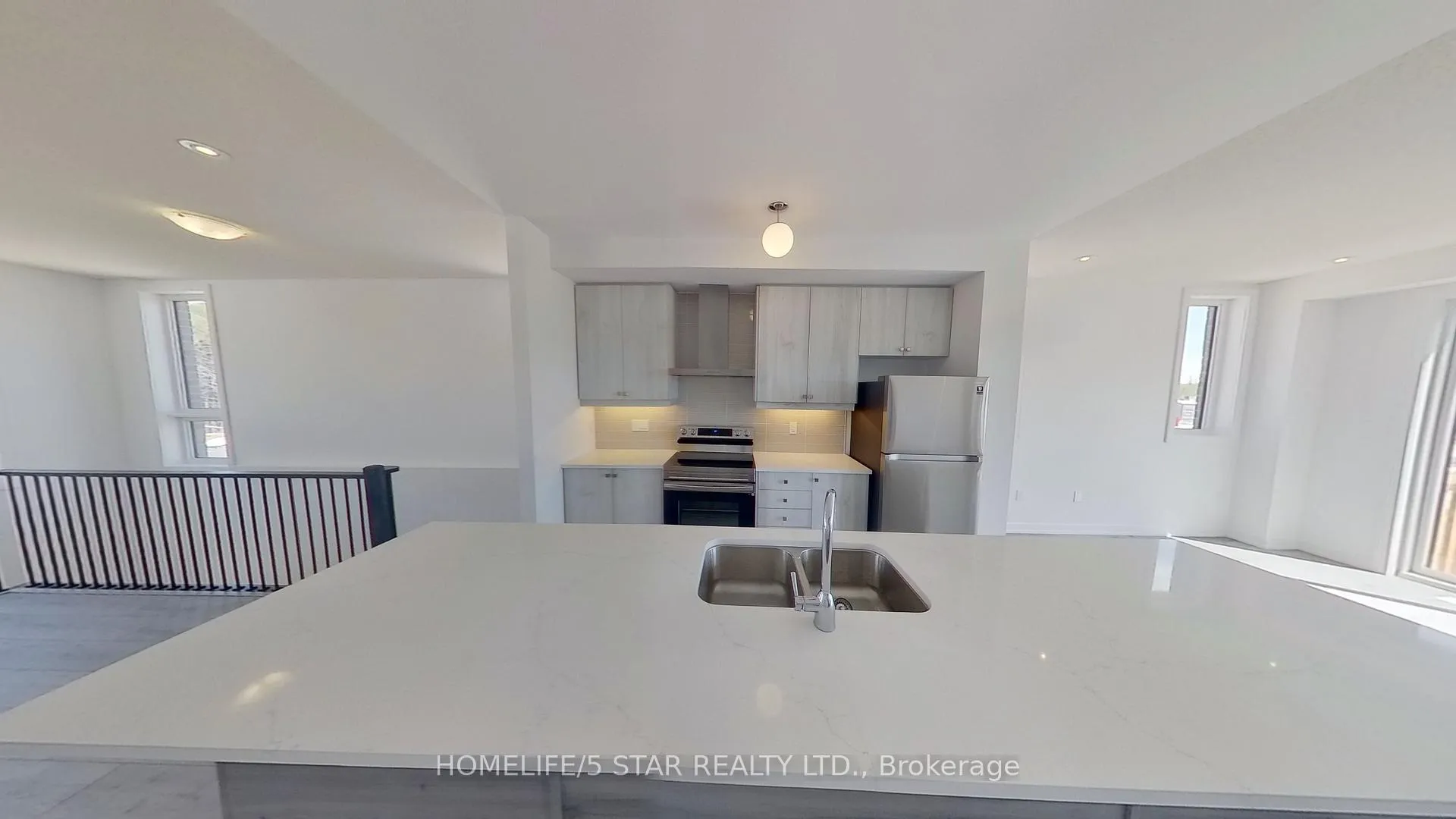 Photo 3 of 133 Blue Forest Crescent, Barrie, Innis-Shore — HOMEH