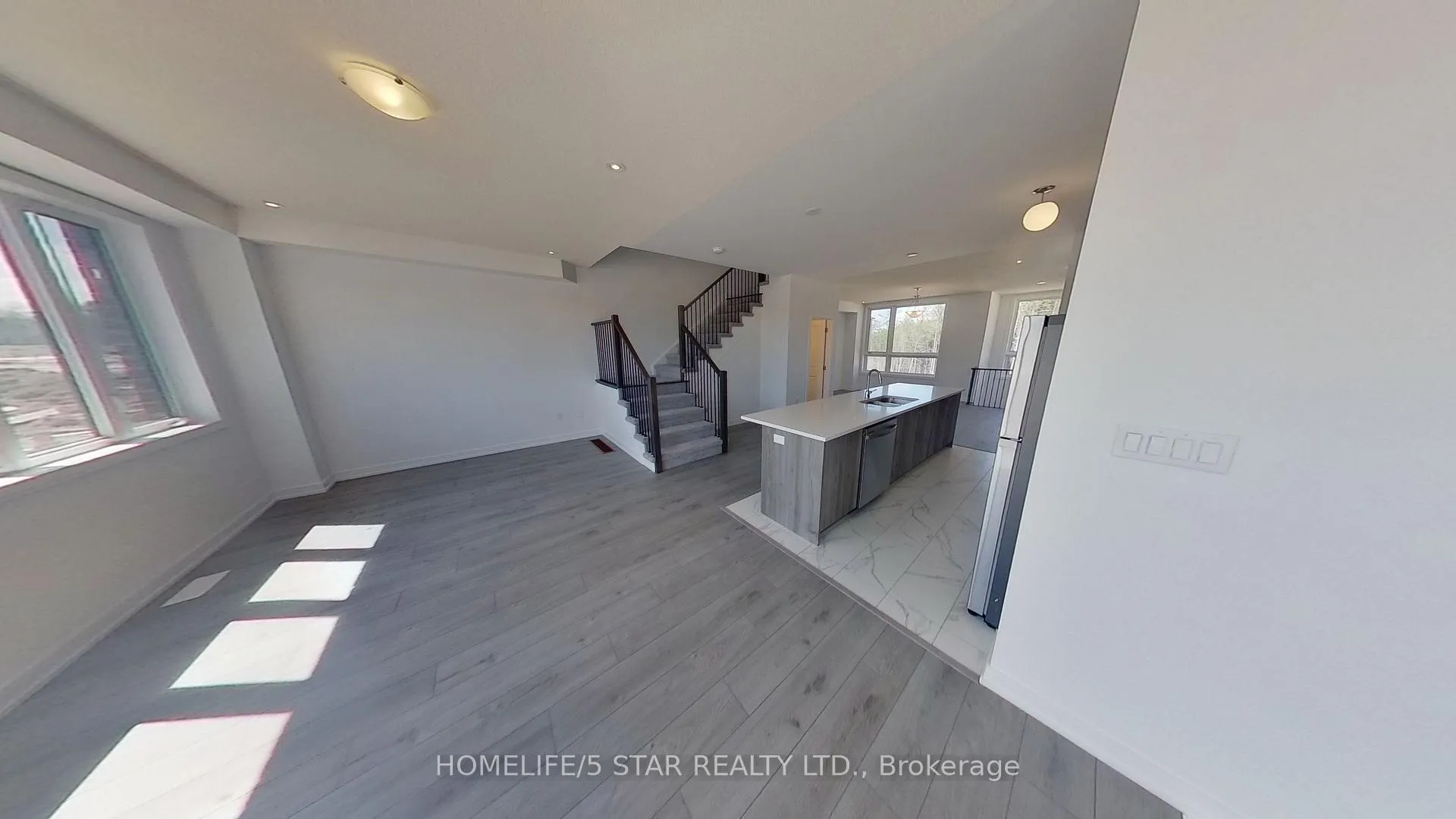 Photo 5 of 133 Blue Forest Crescent, Barrie, Innis-Shore — HOMEH