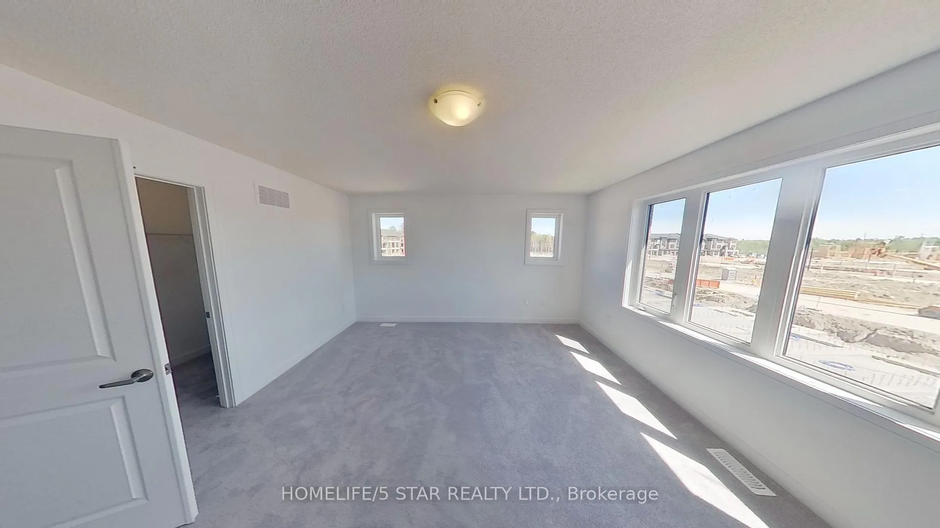 Photo 7 of 133 Blue Forest Crescent, Barrie, Innis-Shore — HOMEH