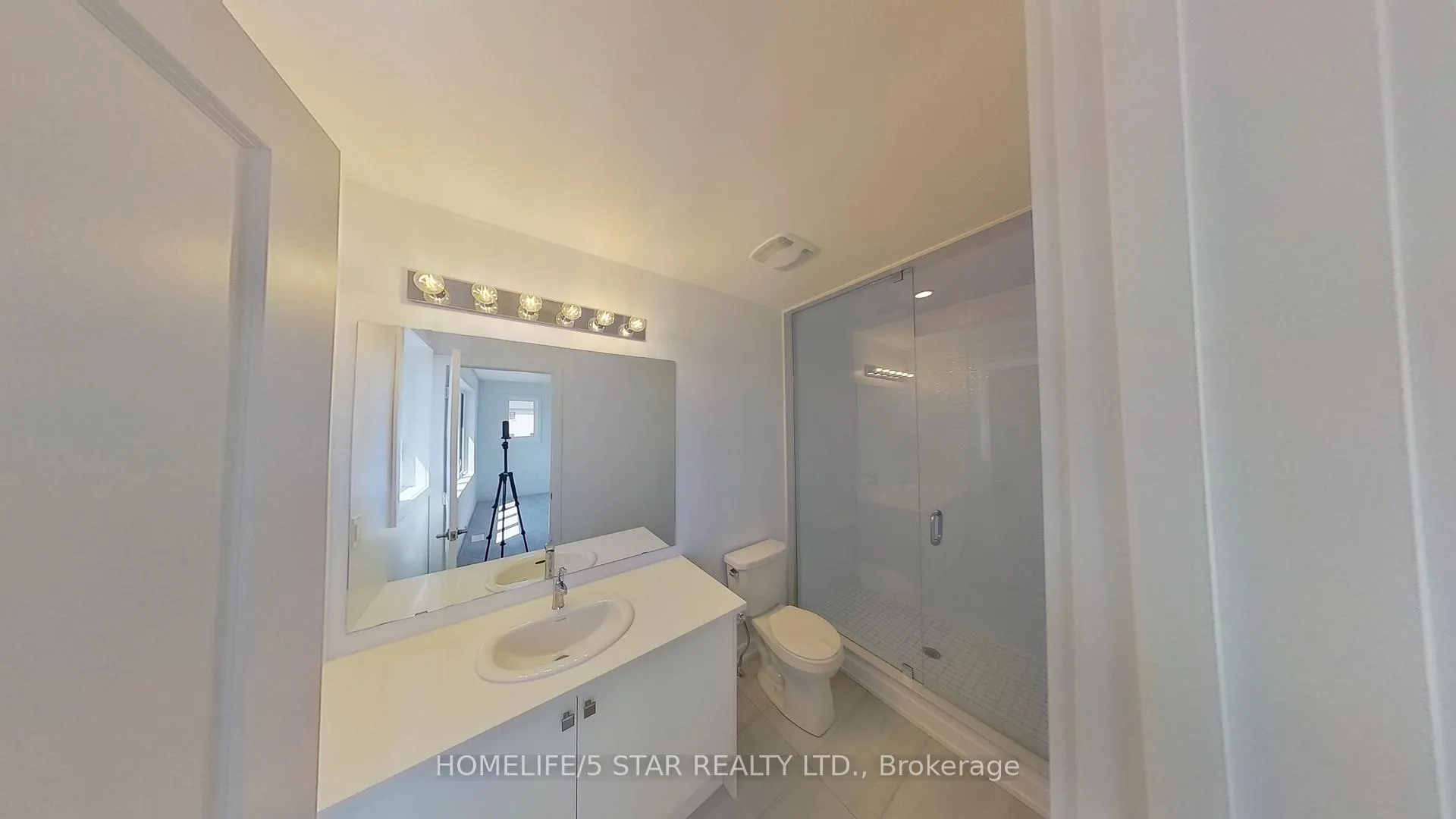 Photo 9 of 133 Blue Forest Crescent, Barrie, Innis-Shore — HOMEH