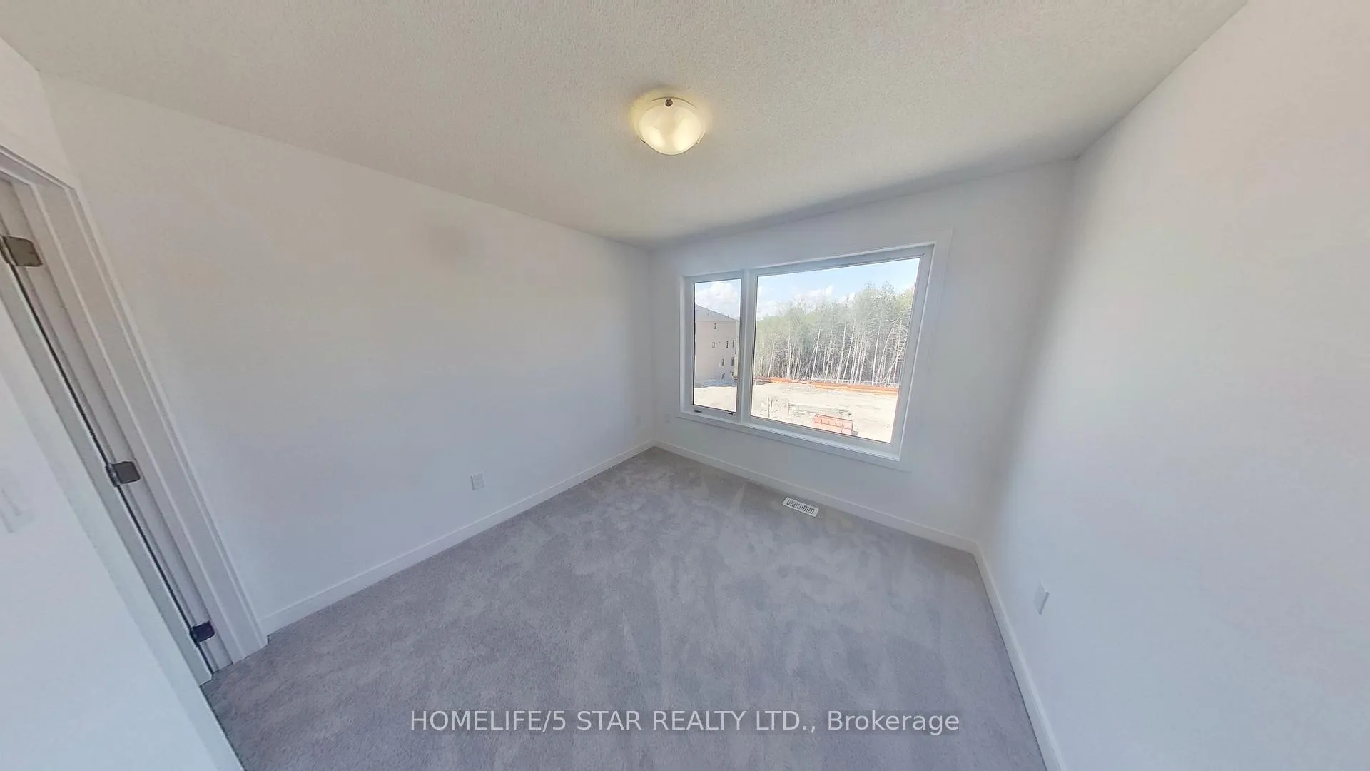 Photo 12 of 133 Blue Forest Crescent, Barrie, Innis-Shore — HOMEH