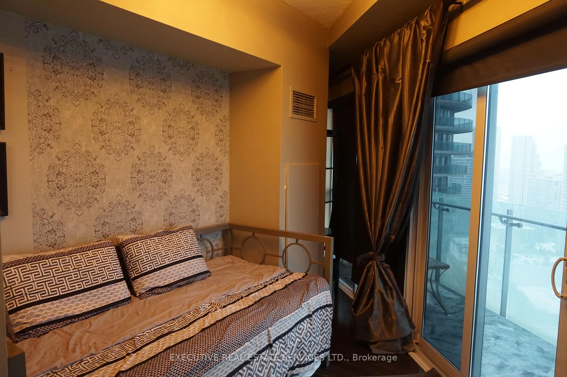Photo 9 of Unit 2707, 50 Absolute Avenue, Mississauga, City Centre — HOMEH