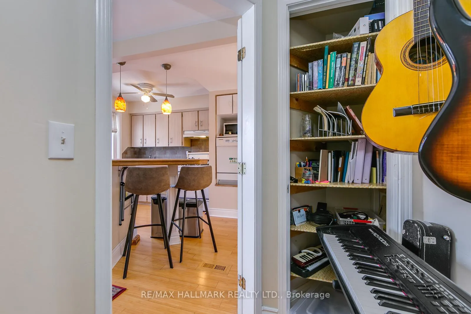 Photo 12 of Unit Upper, 96 Hertle Avenue, Toronto, Greenwood-Coxwell — HOMEH