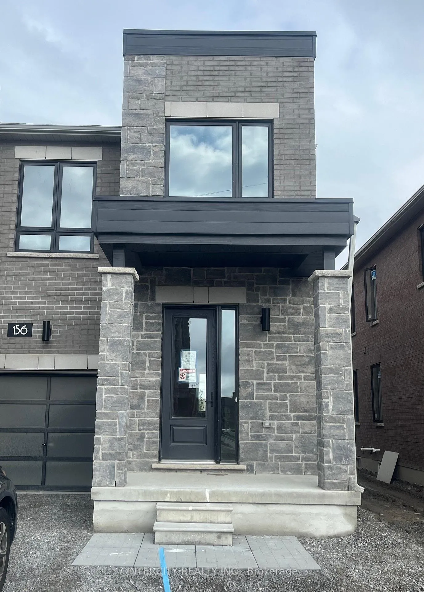 Front of 156 Mumbai Drive
