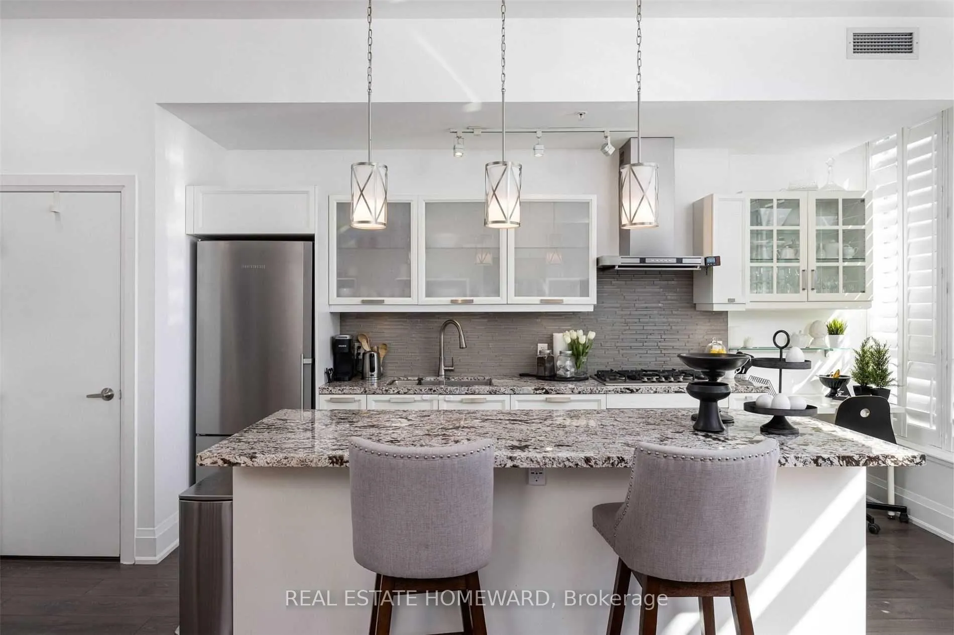Photo 2 of Unit Ph7, 2 Bellefair Avenue, Toronto, The Beaches — HOMEH
