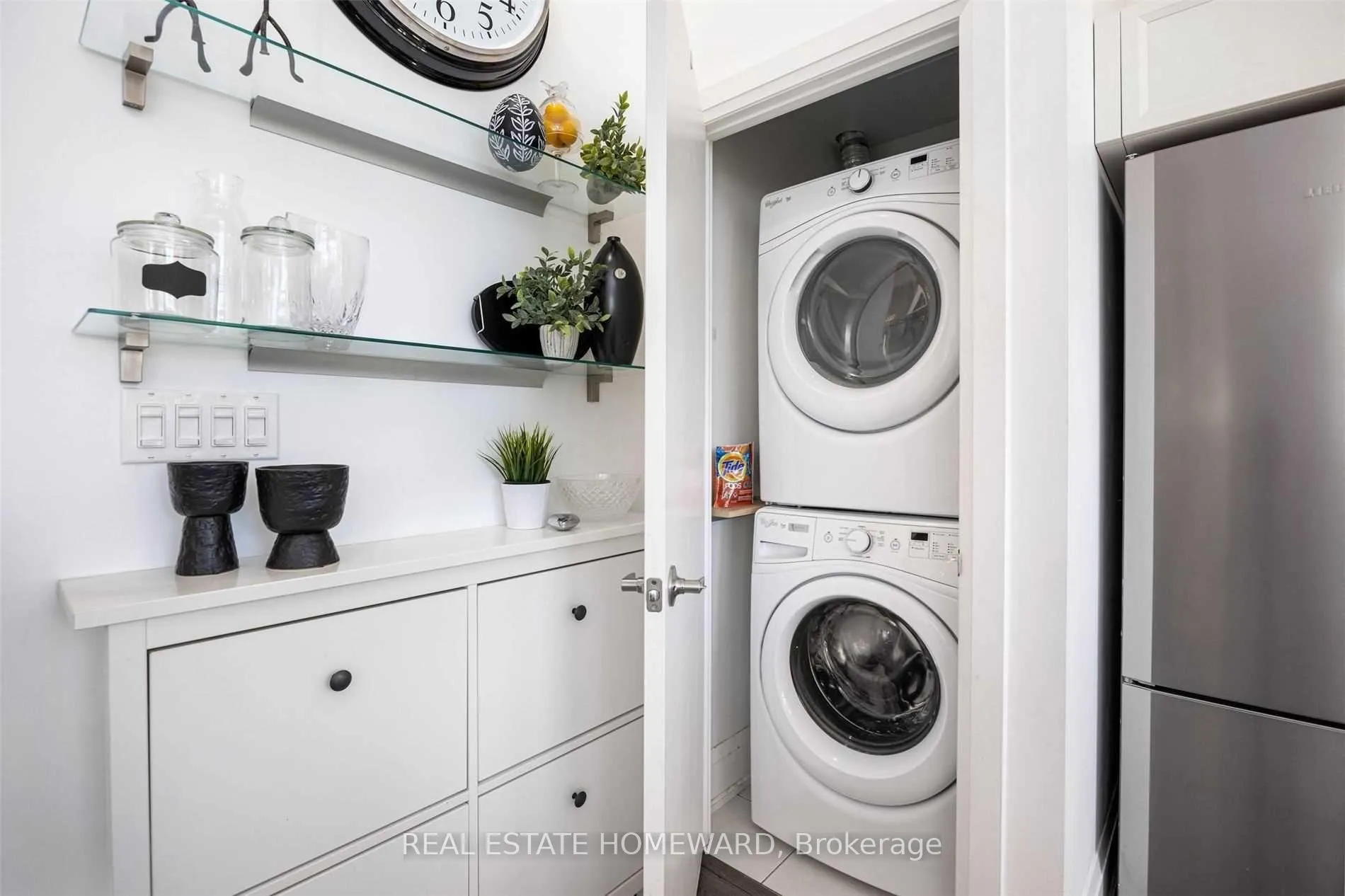 Photo 3 of Unit Ph7, 2 Bellefair Avenue, Toronto, The Beaches — HOMEH