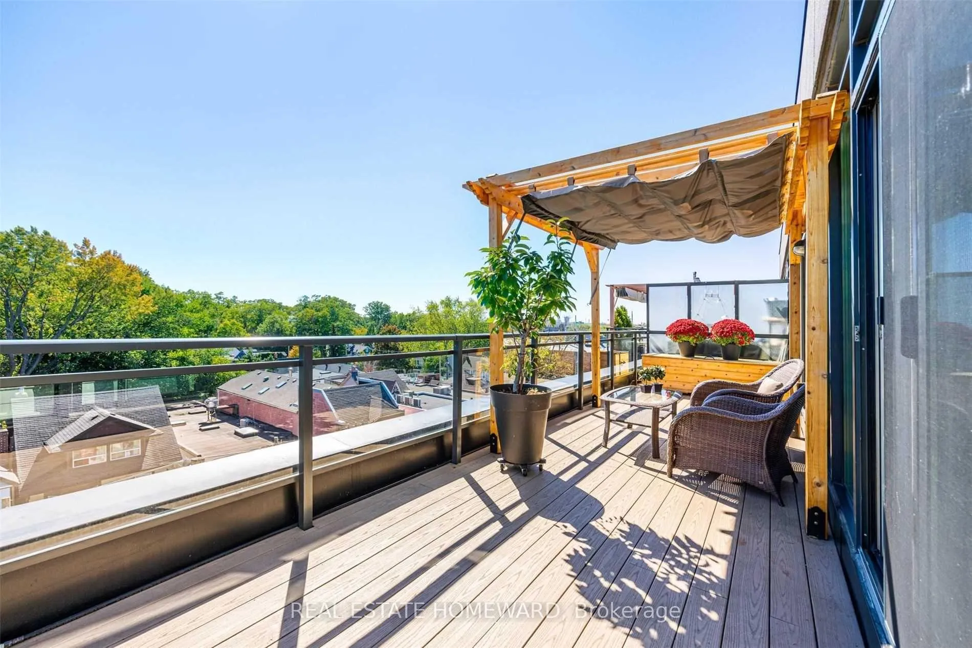Photo 9 of Unit Ph7, 2 Bellefair Avenue, Toronto, The Beaches — HOMEH