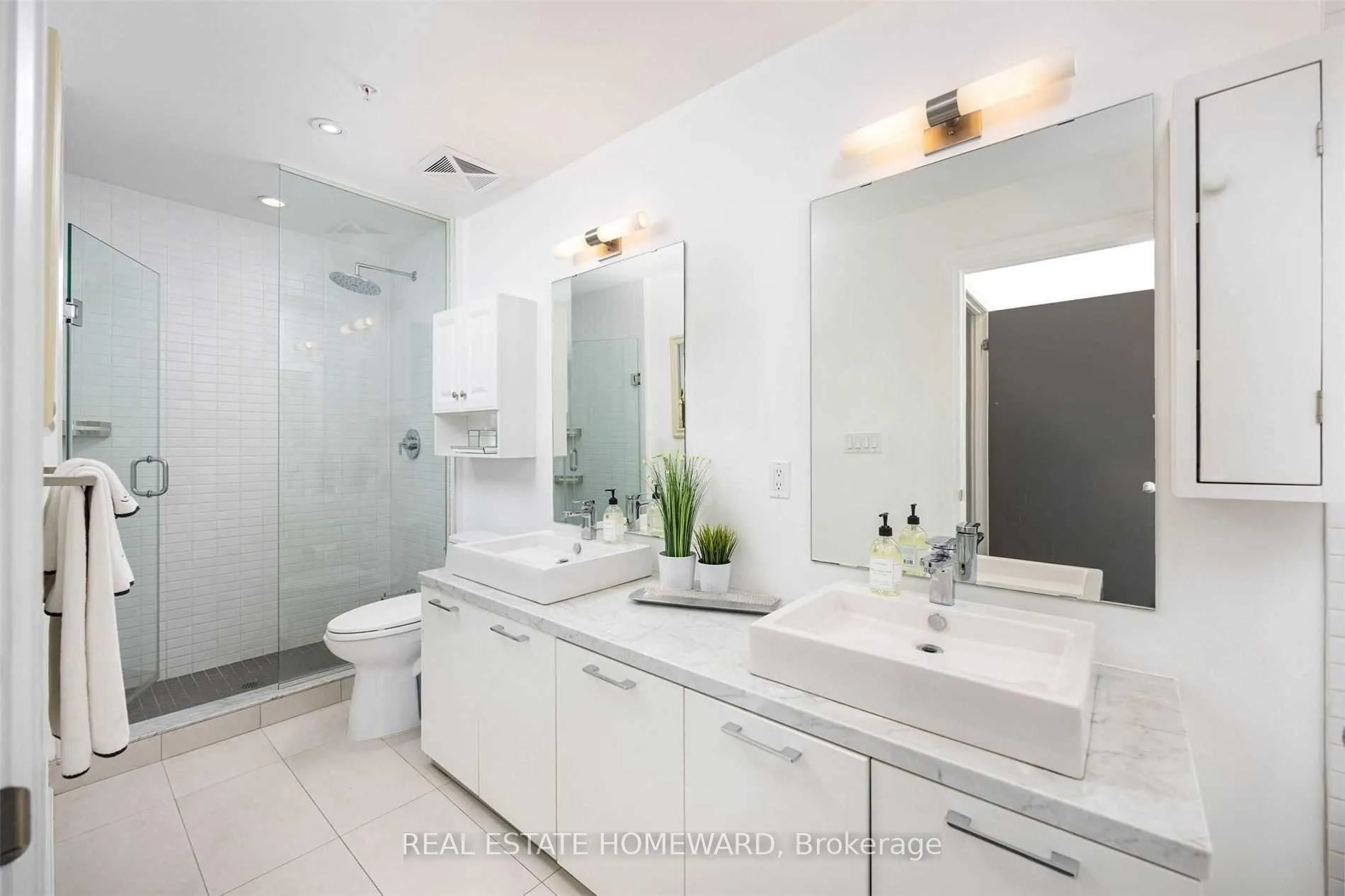 Photo 18 of Unit Ph7, 2 Bellefair Avenue, Toronto, The Beaches — HOMEH