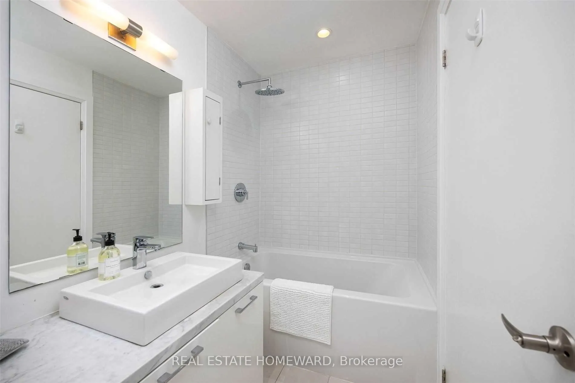 Photo 19 of Unit Ph7, 2 Bellefair Avenue, Toronto, The Beaches — HOMEH