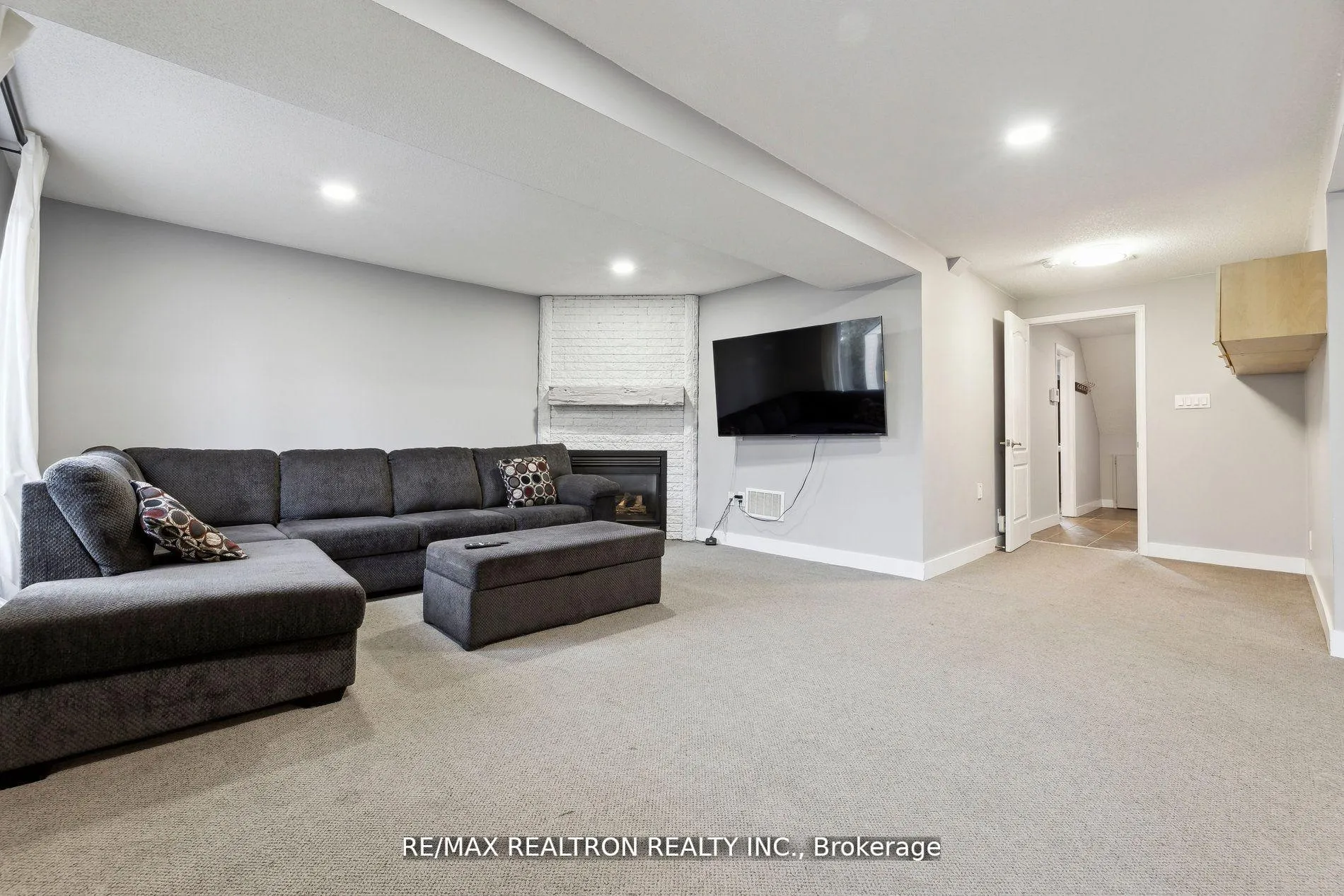Photo 4 of 56 Kintyre Street, Clarington, Courtice — HOMEH