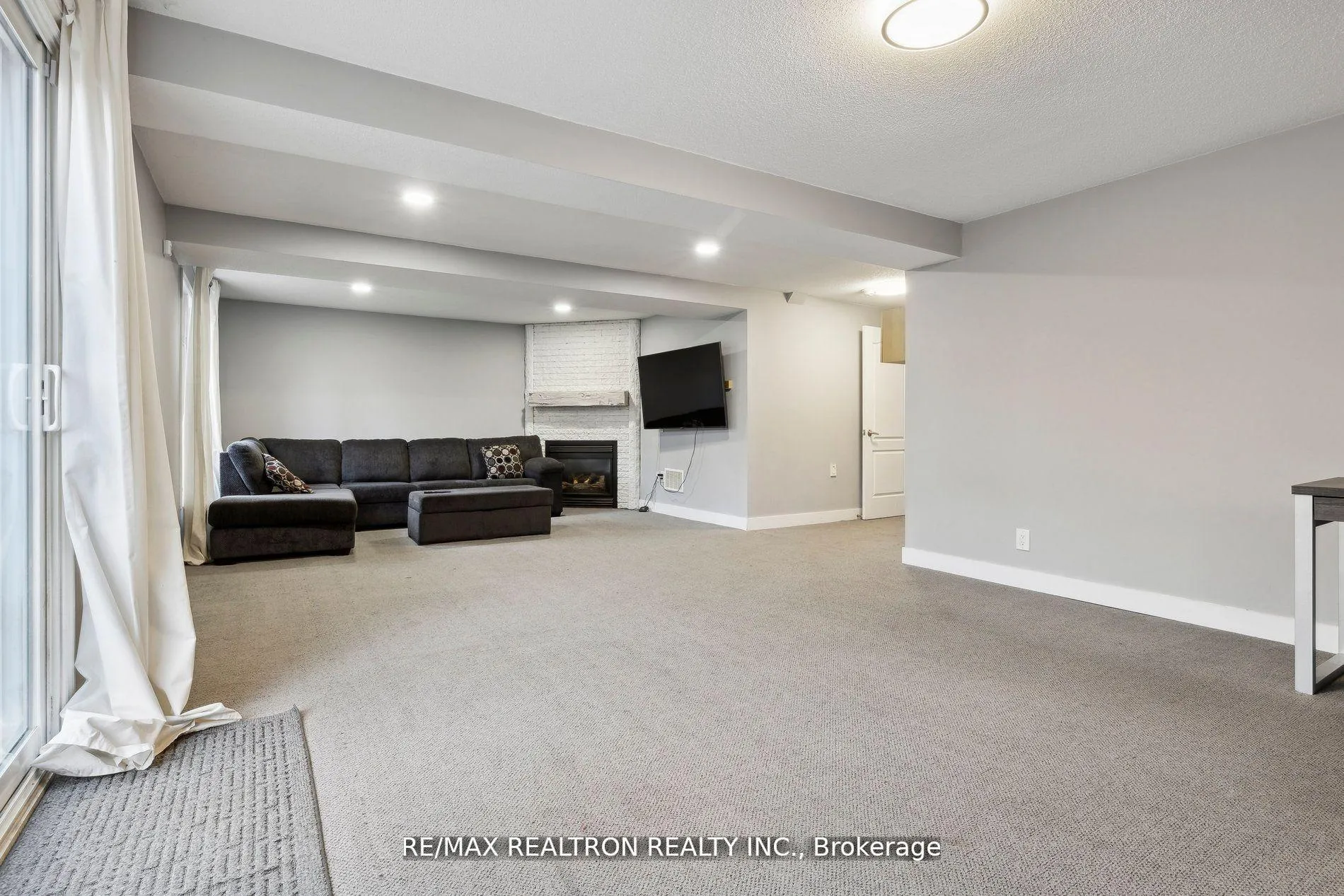 Photo 6 of 56 Kintyre Street, Clarington, Courtice — HOMEH