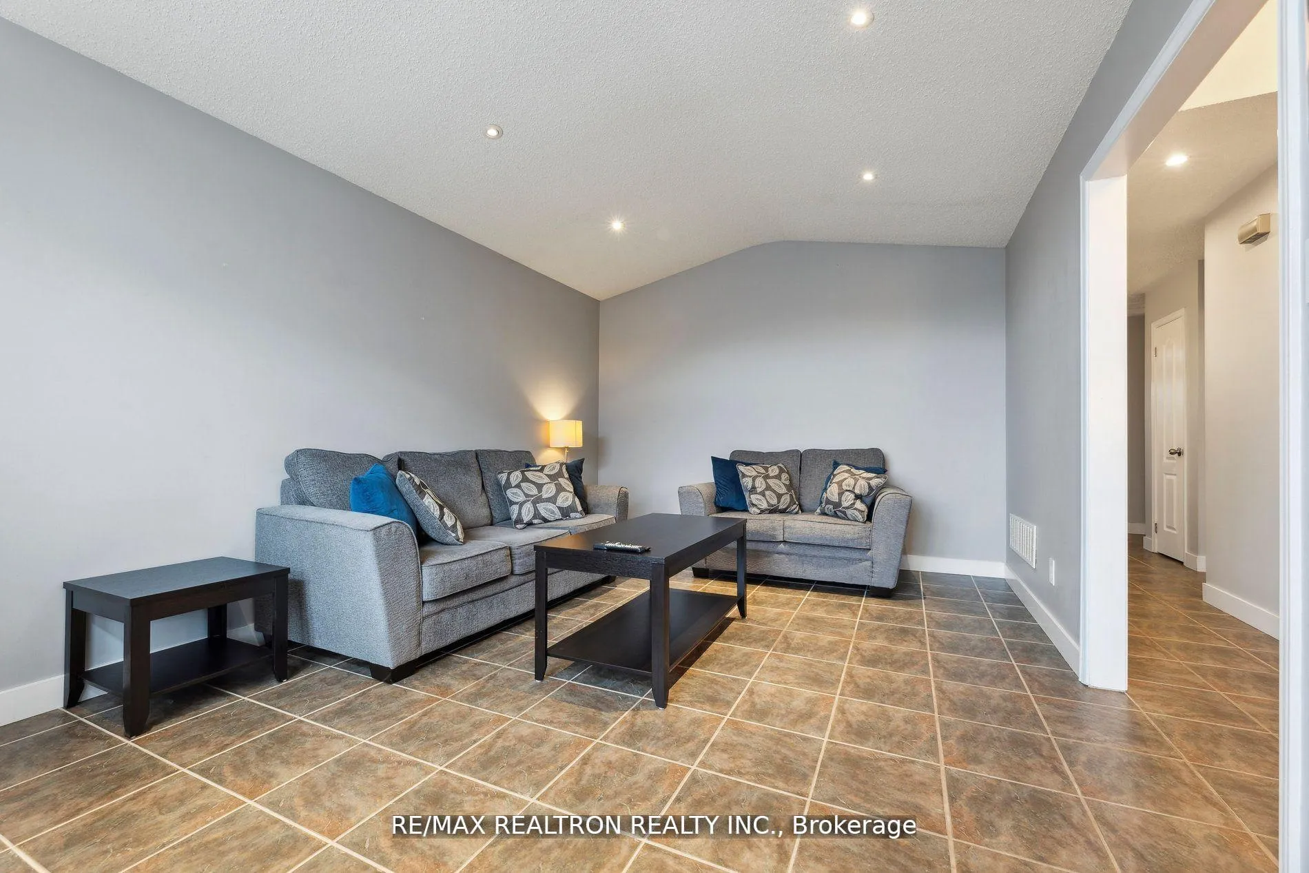 Photo 8 of 56 Kintyre Street, Clarington, Courtice — HOMEH