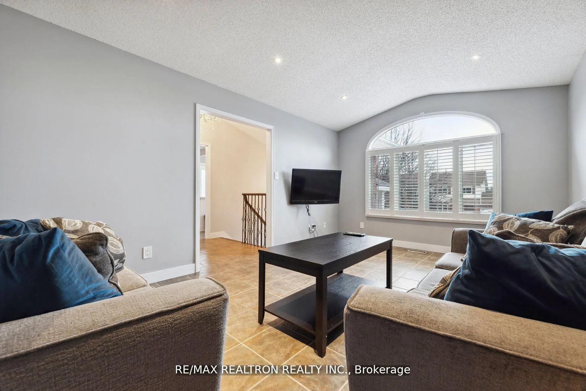 Photo 9 of 56 Kintyre Street, Clarington, Courtice — HOMEH