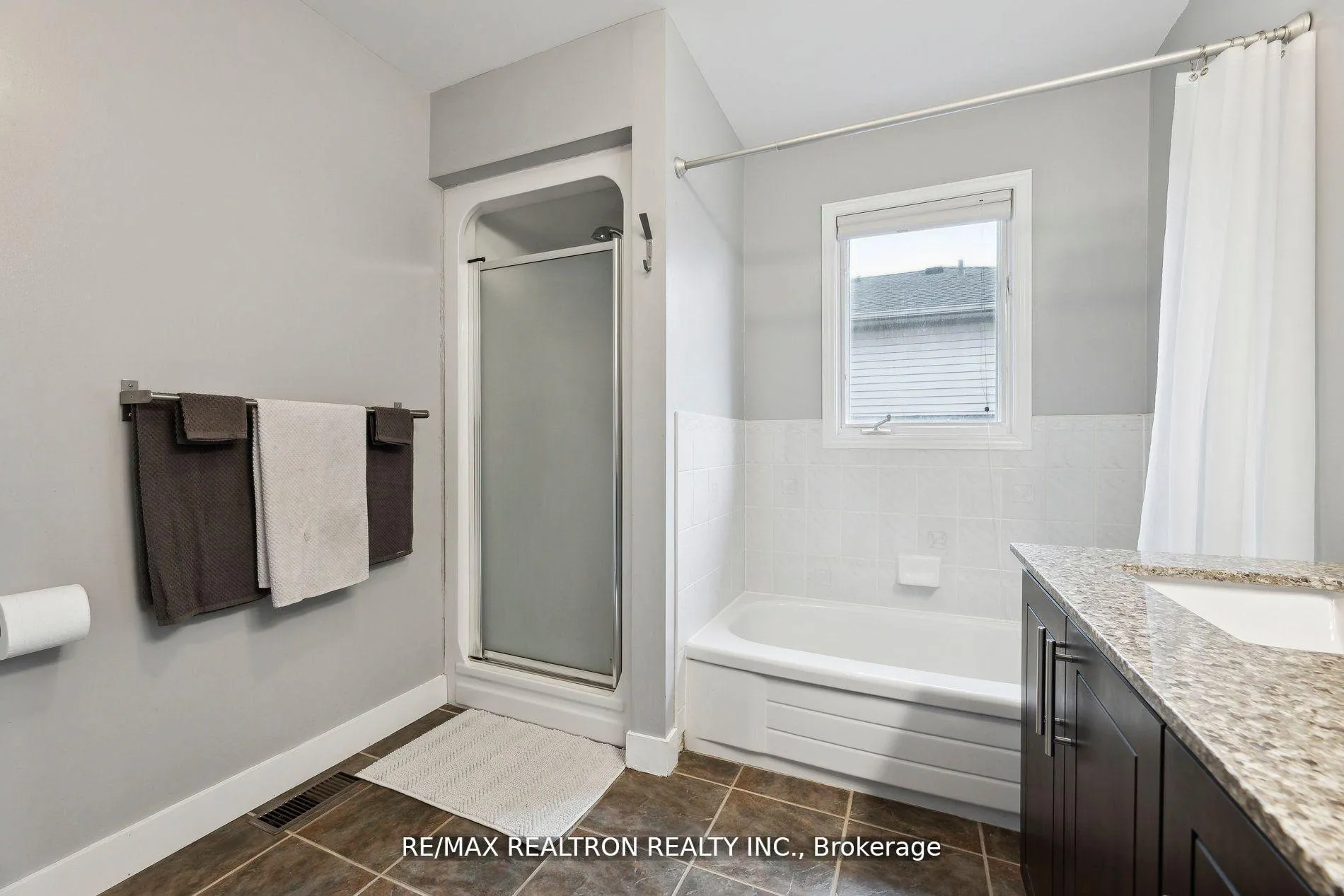 Photo 19 of 56 Kintyre Street, Clarington, Courtice — HOMEH