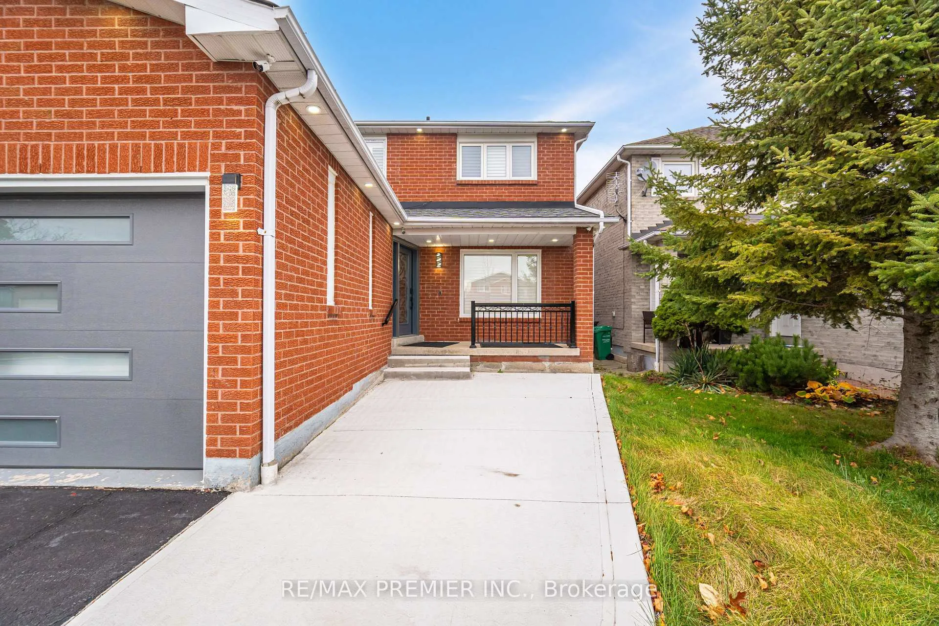 Photo 3 of 495 Fairview Road W, Mississauga, Fairview — HOMEH