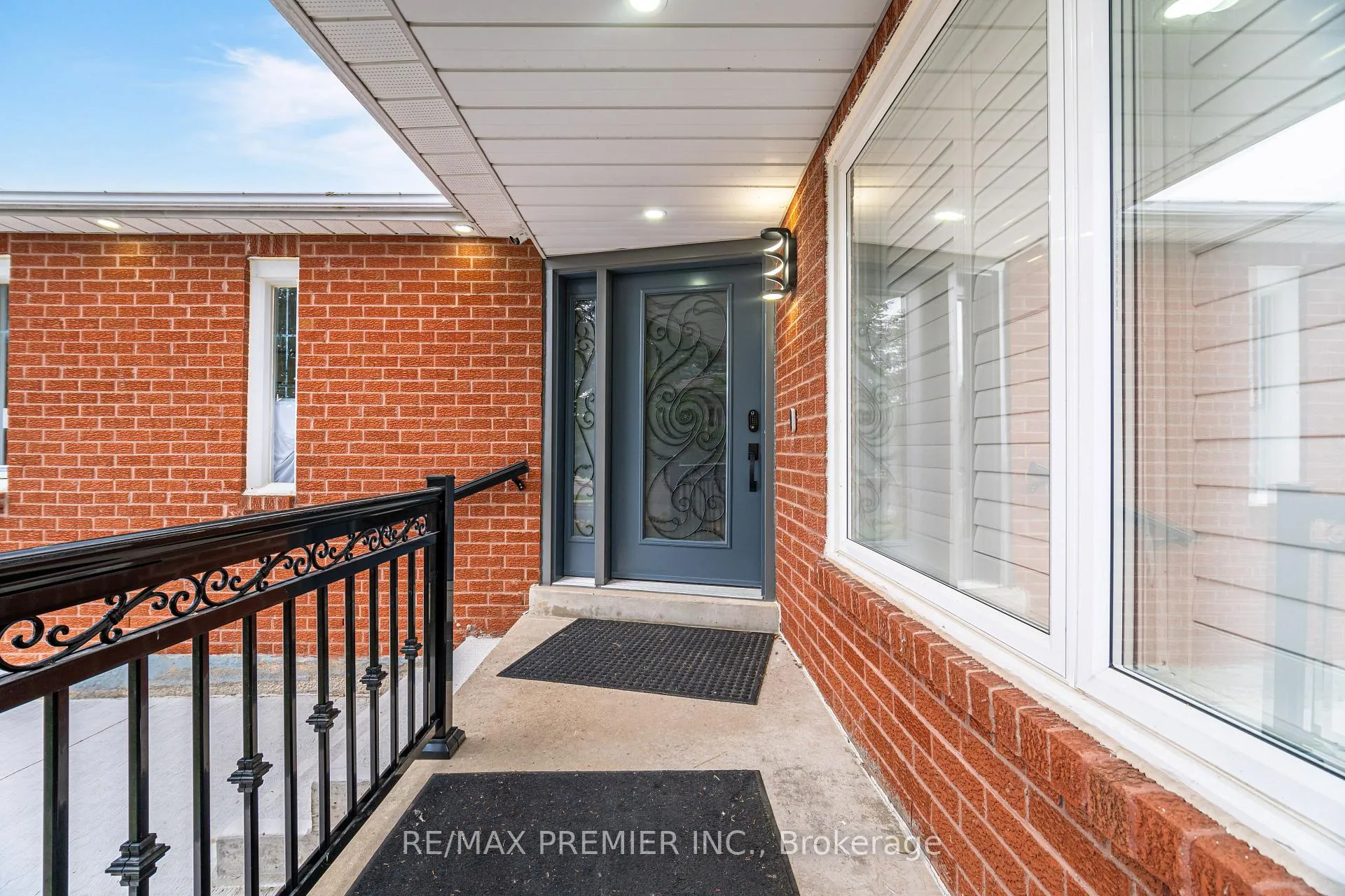 Photo 4 of 495 Fairview Road W, Mississauga, Fairview — HOMEH