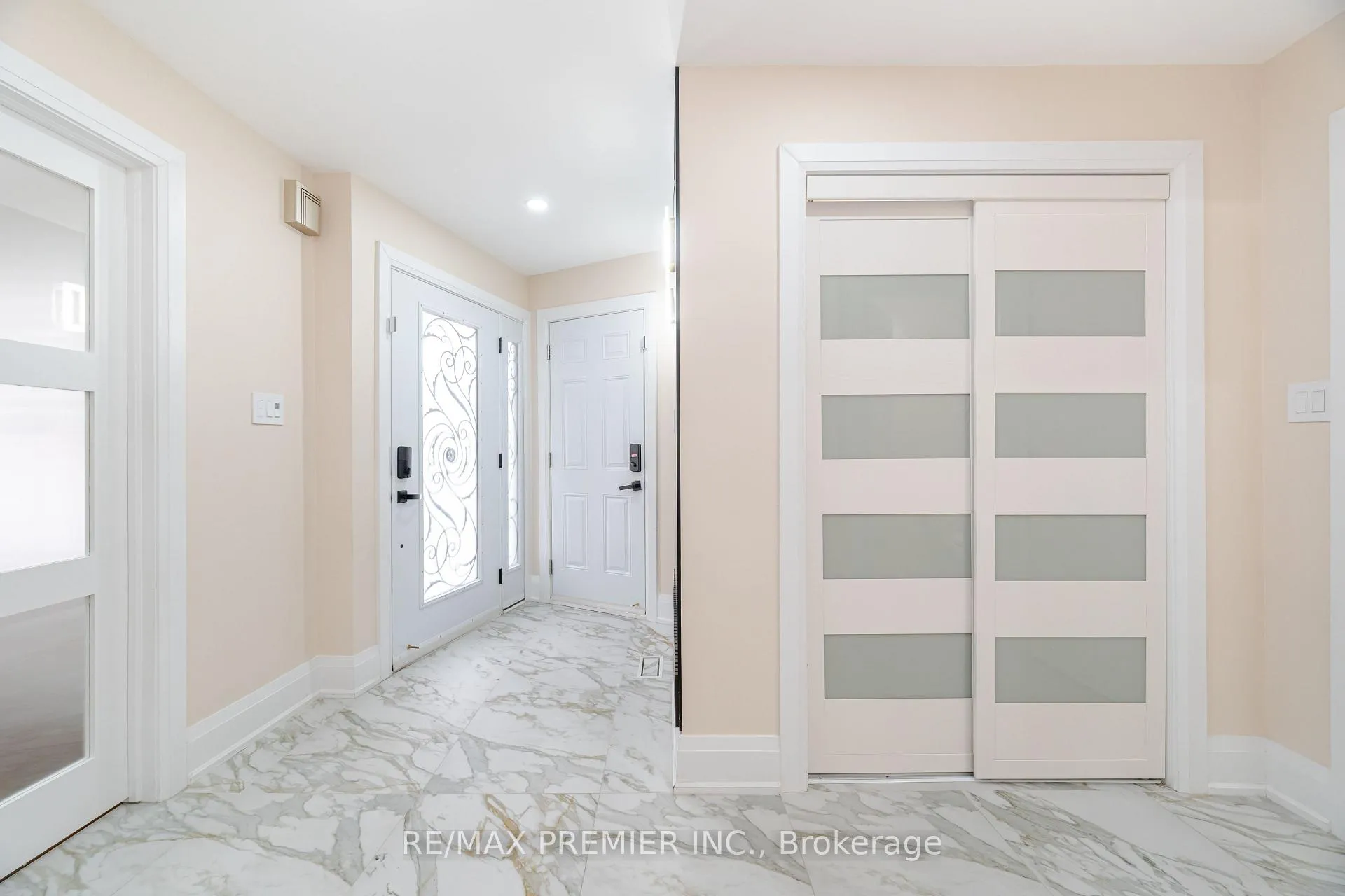 Photo 5 of 495 Fairview Road W, Mississauga, Fairview — HOMEH