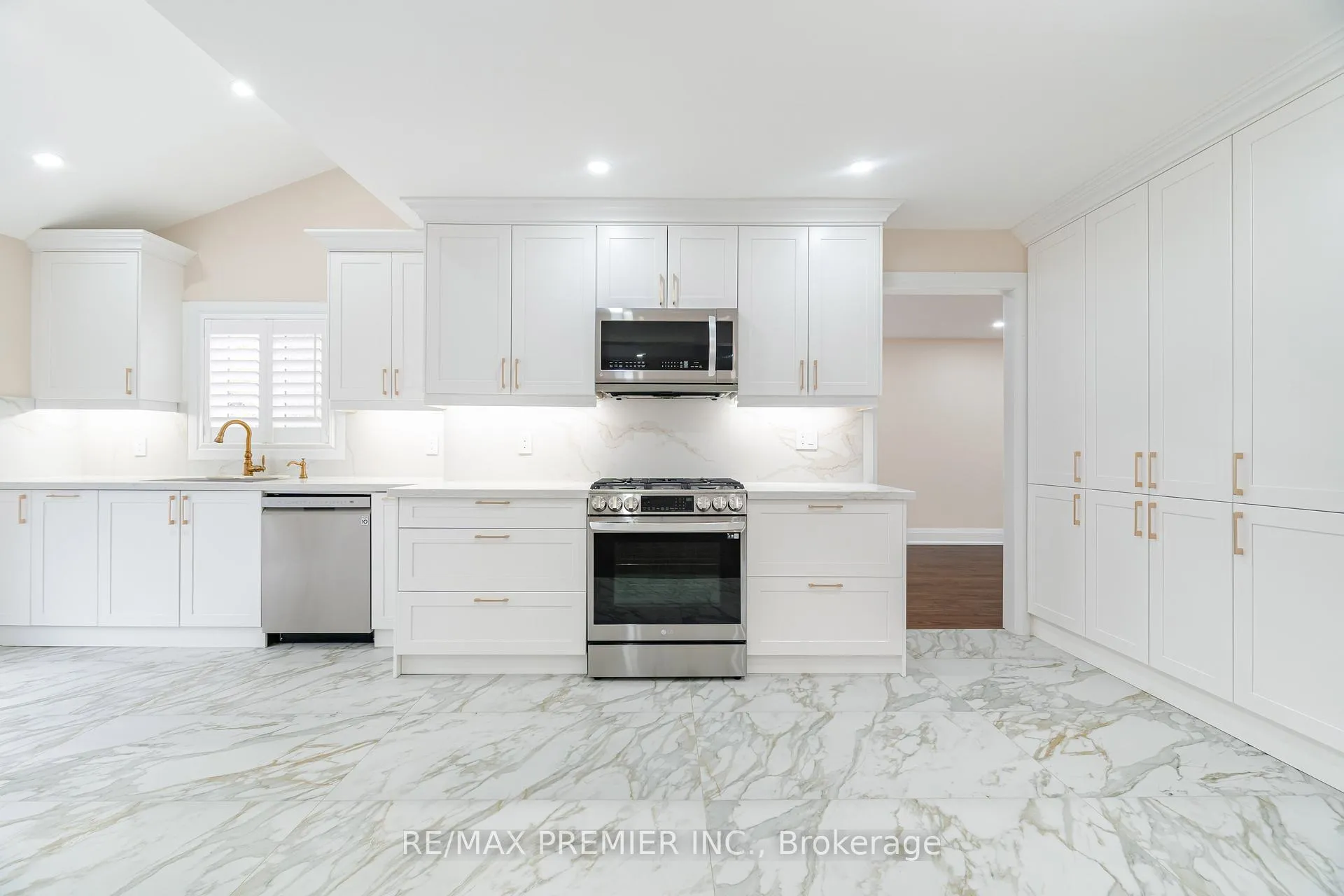 Photo 7 of 495 Fairview Road W, Mississauga, Fairview — HOMEH