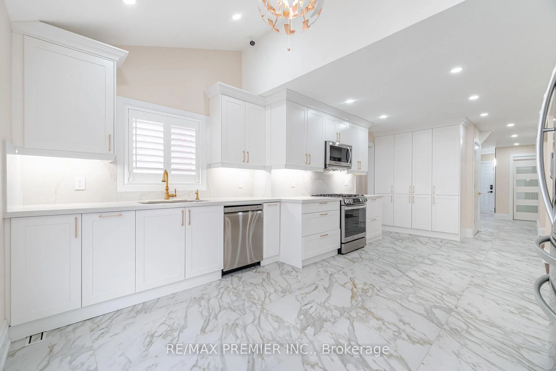 Photo 9 of 495 Fairview Road W, Mississauga, Fairview — HOMEH