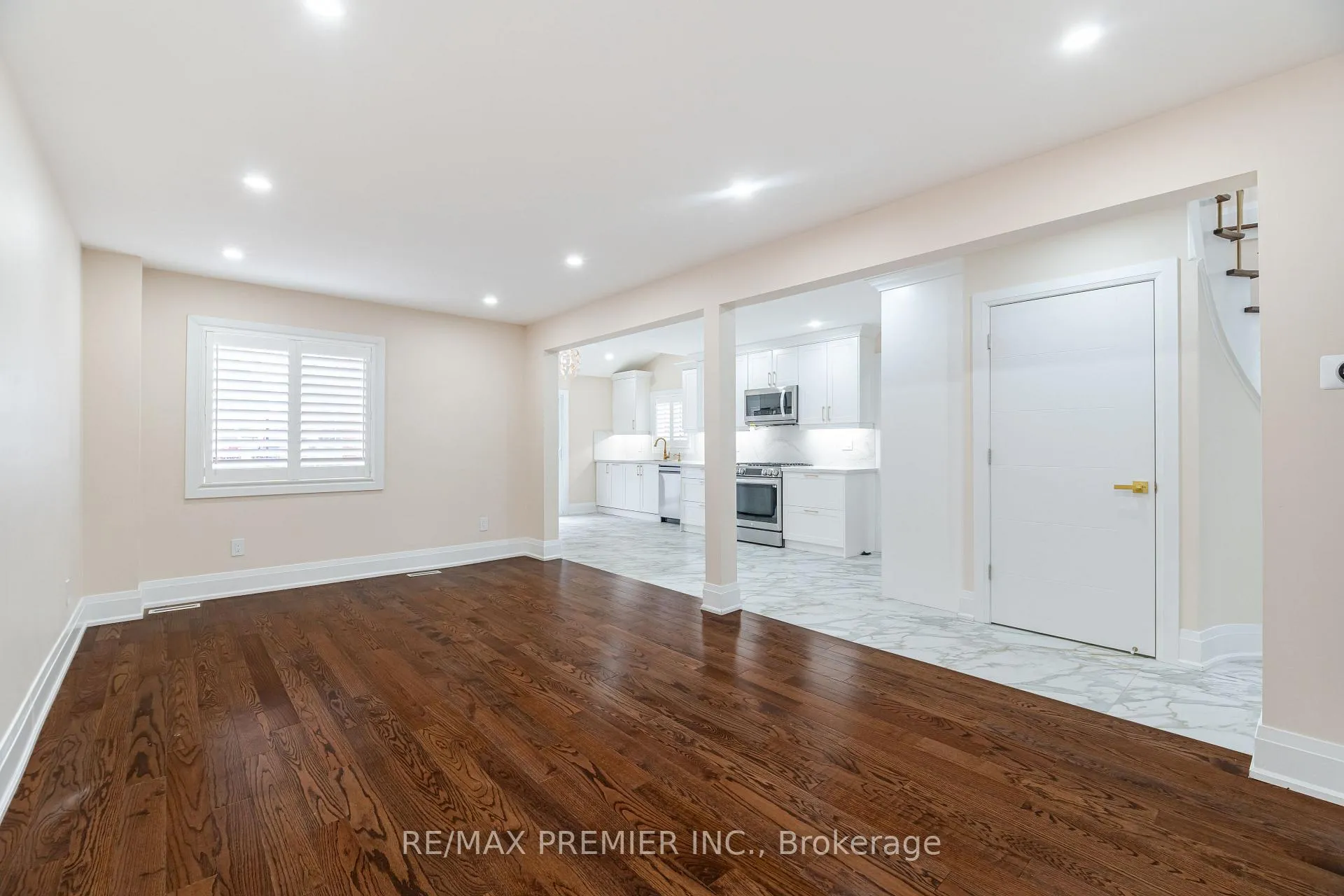 Photo 13 of 495 Fairview Road W, Mississauga, Fairview — HOMEH