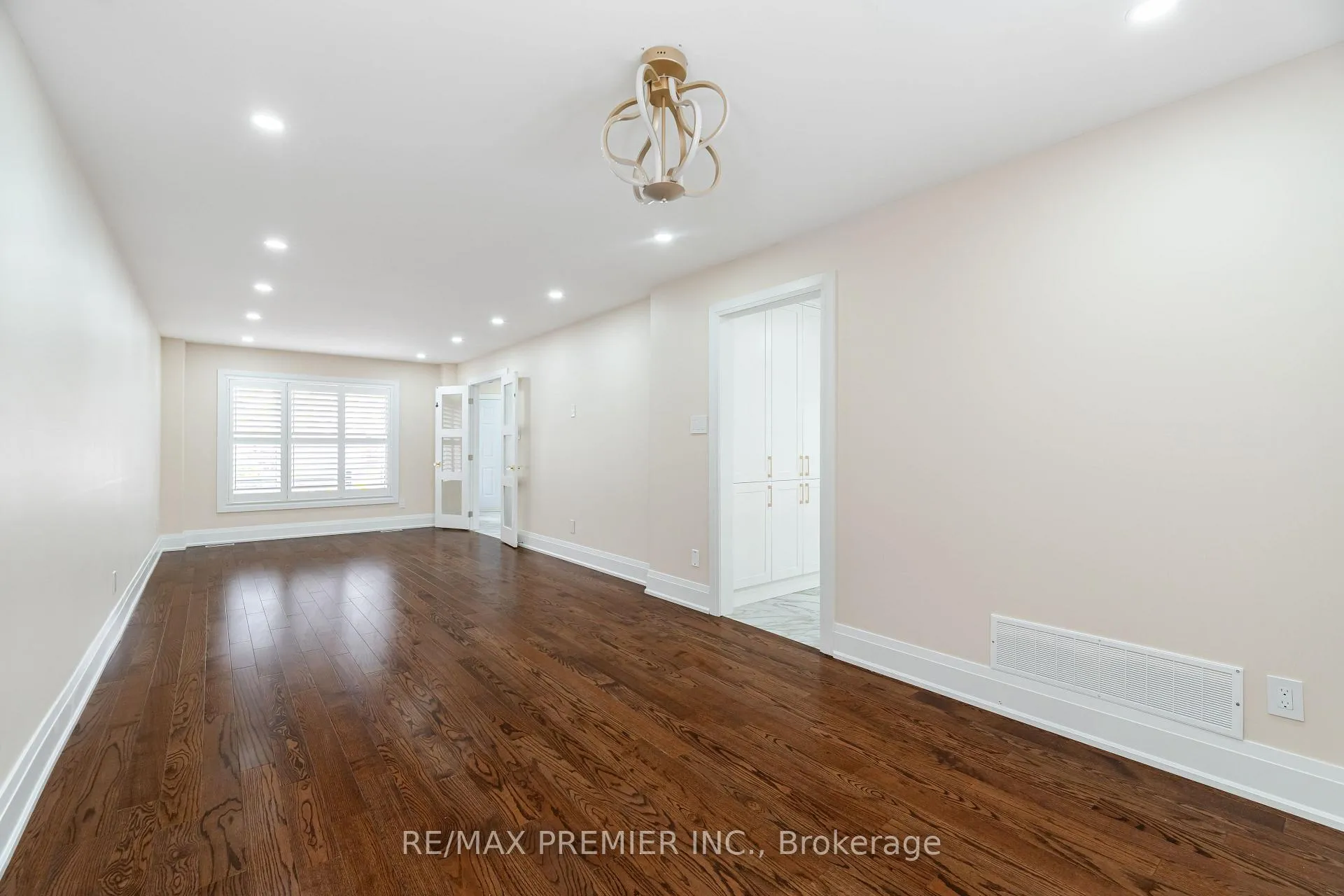 Photo 17 of 495 Fairview Road W, Mississauga, Fairview — HOMEH