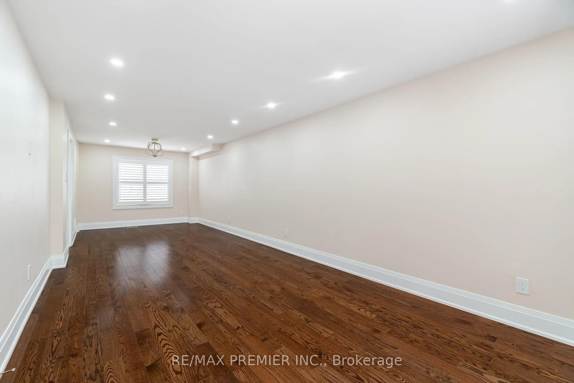 Photo 18 of 495 Fairview Road W, Mississauga, Fairview — HOMEH